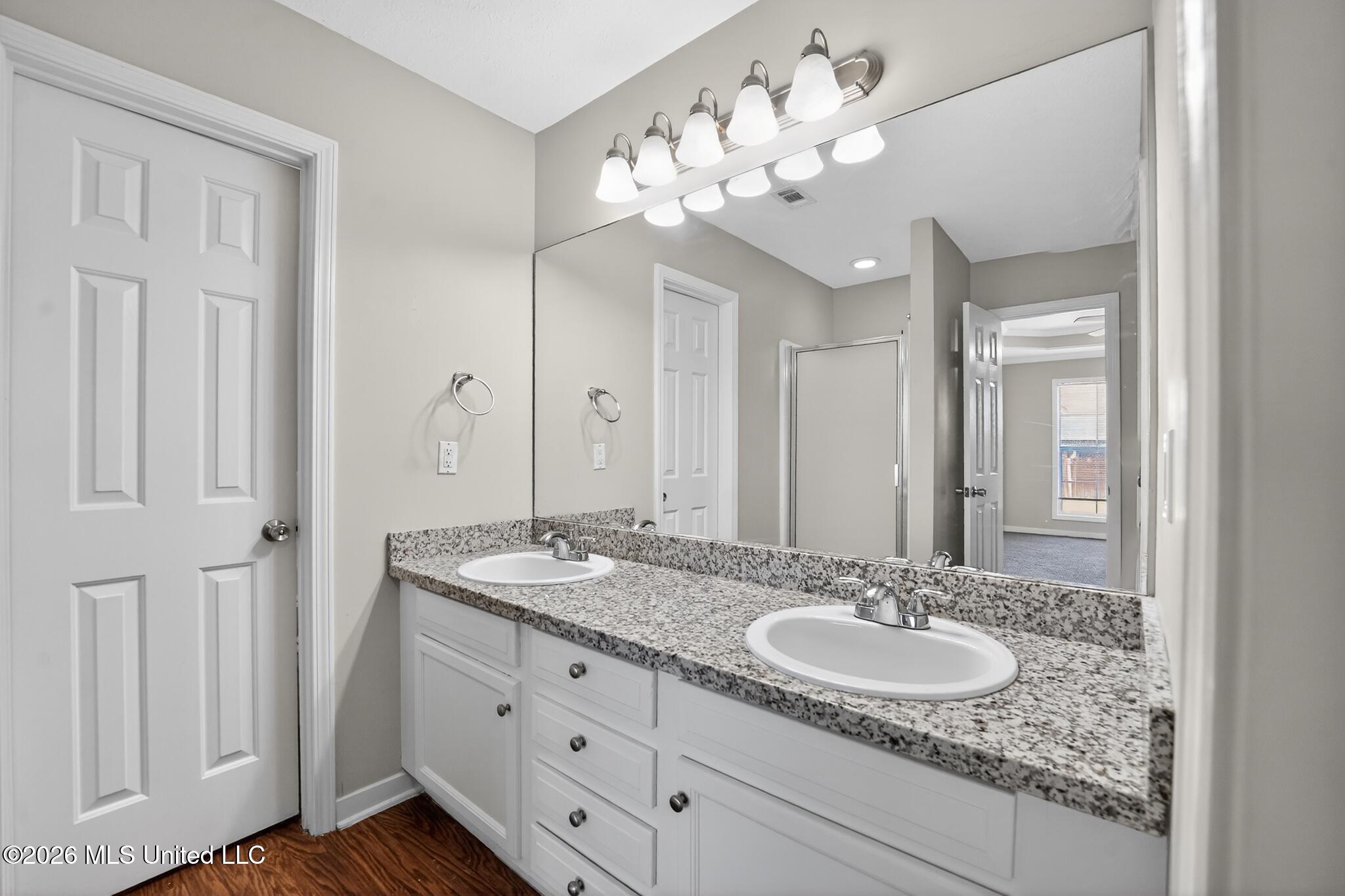 638 Oak Ridge Way Property Photo 7