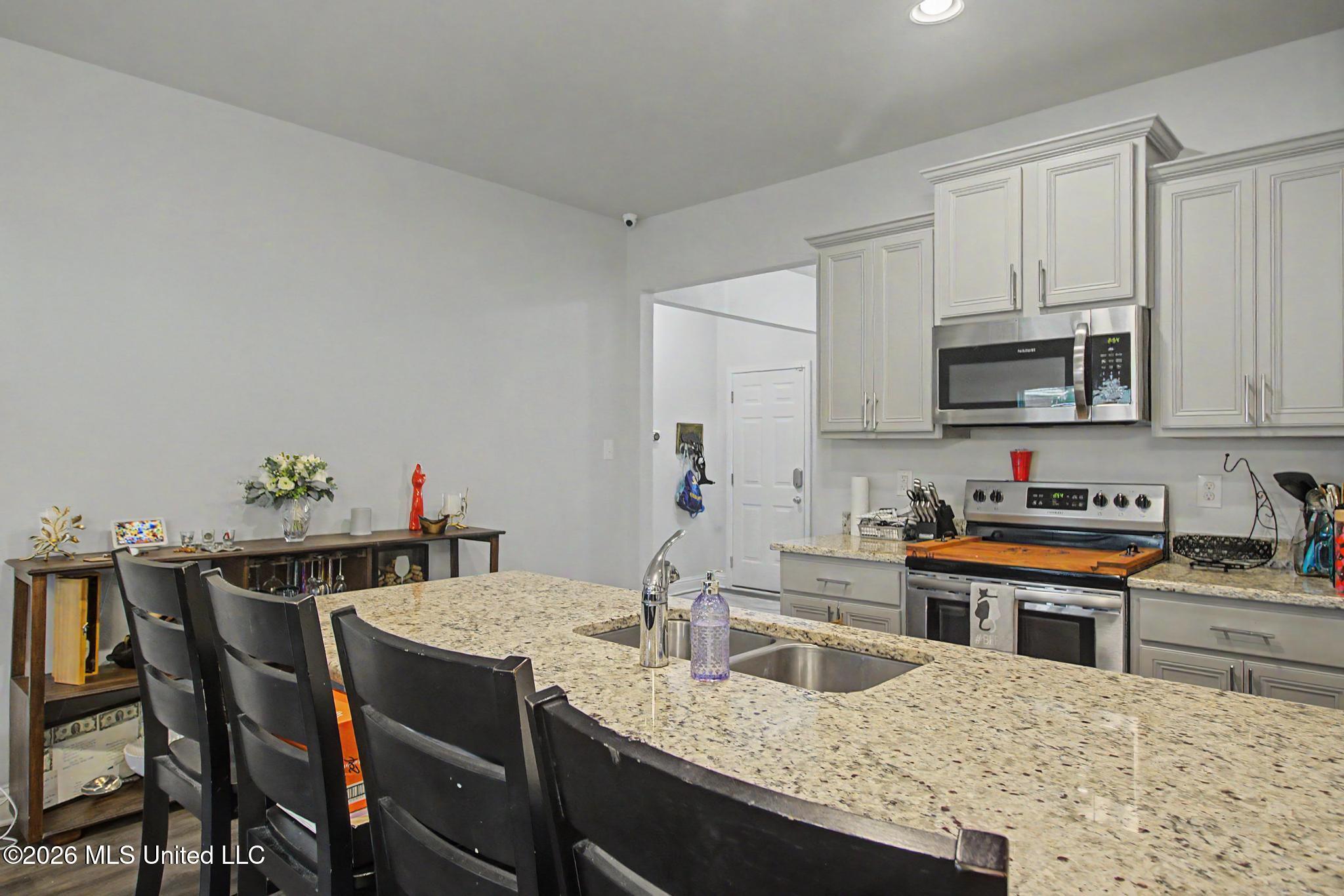 10204 Little Gem Drive Property Photo 4