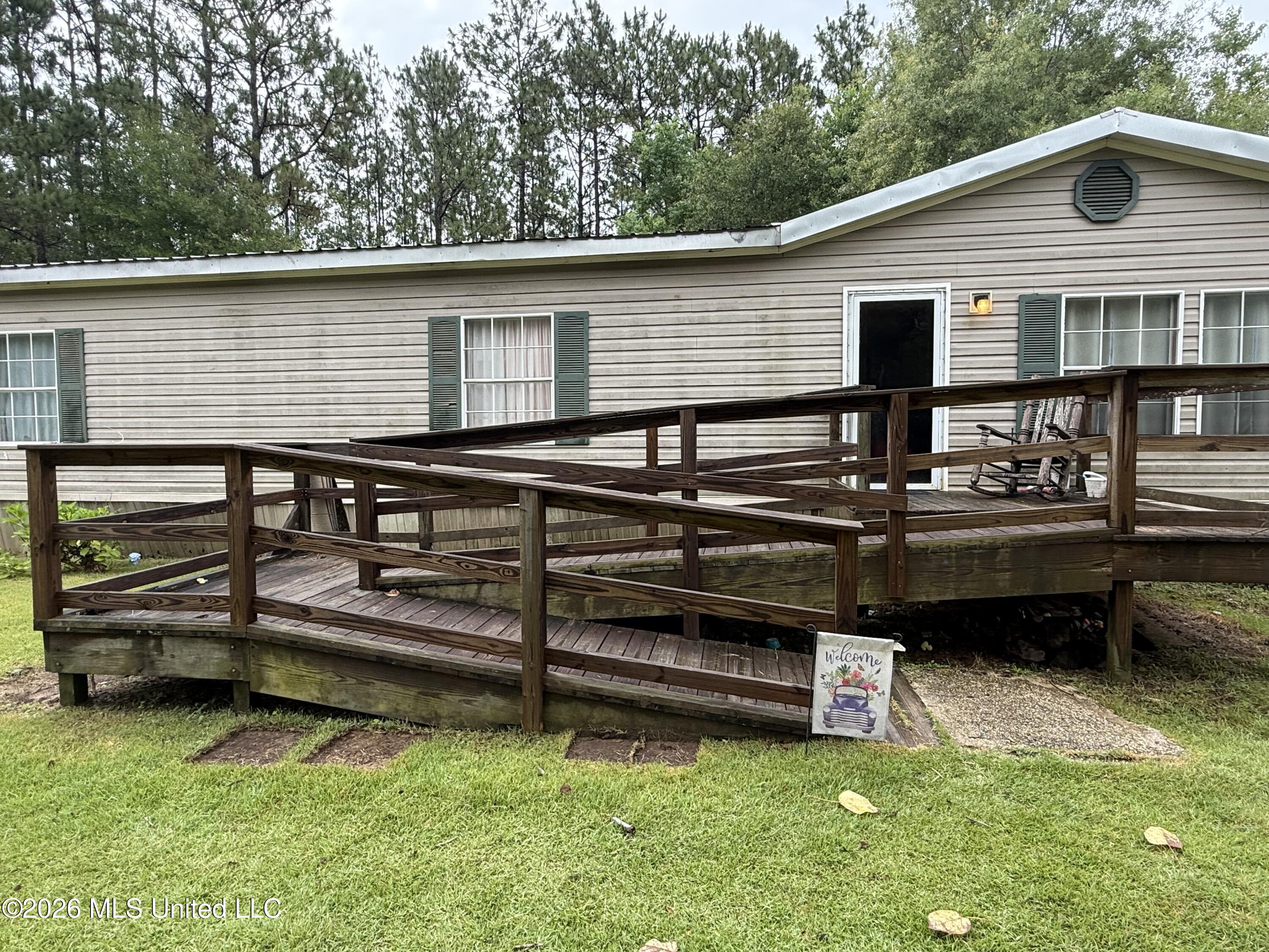 808 W Mchenry Road Property Photo 2