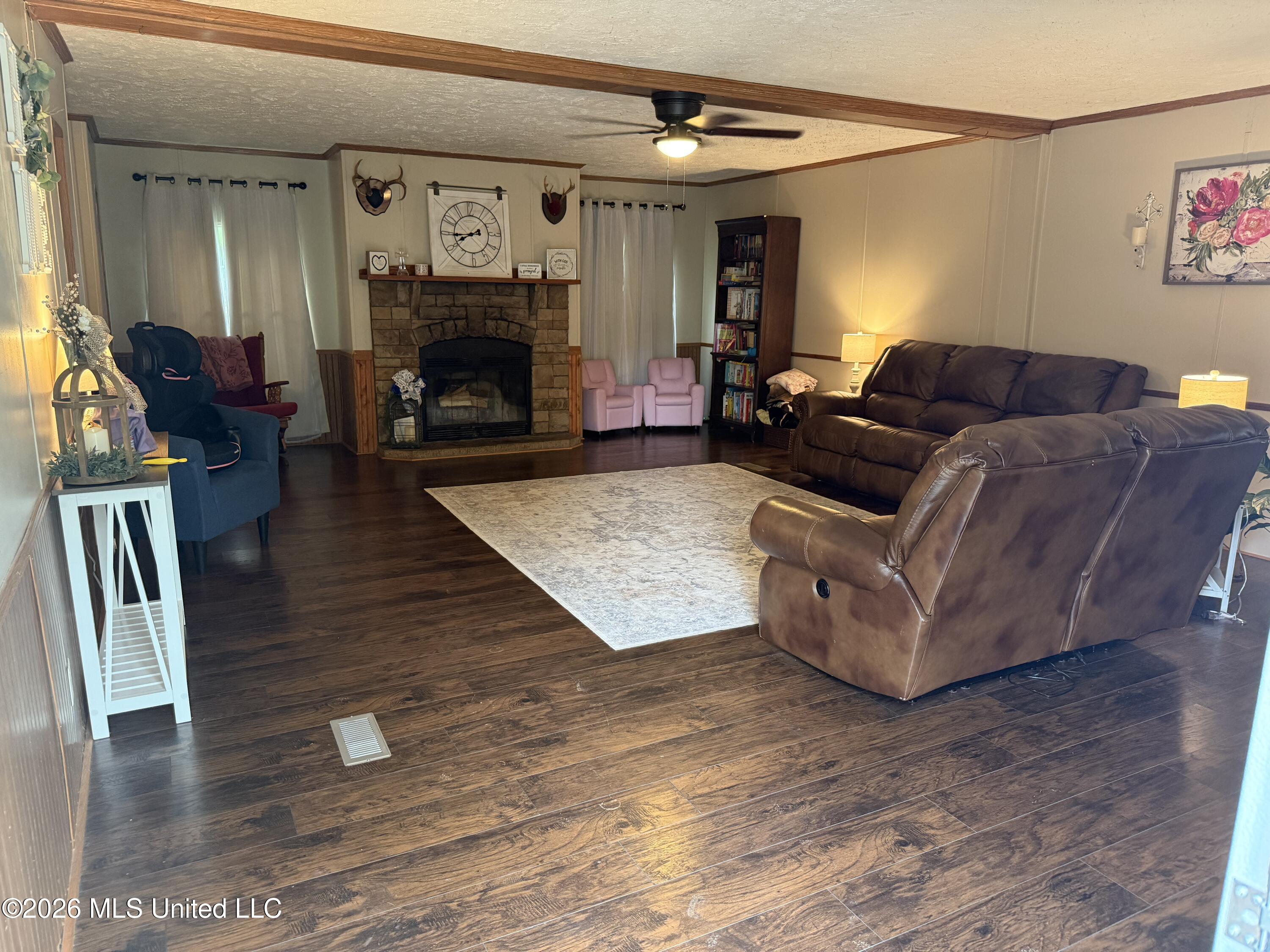 808 W Mchenry Road Property Photo 3