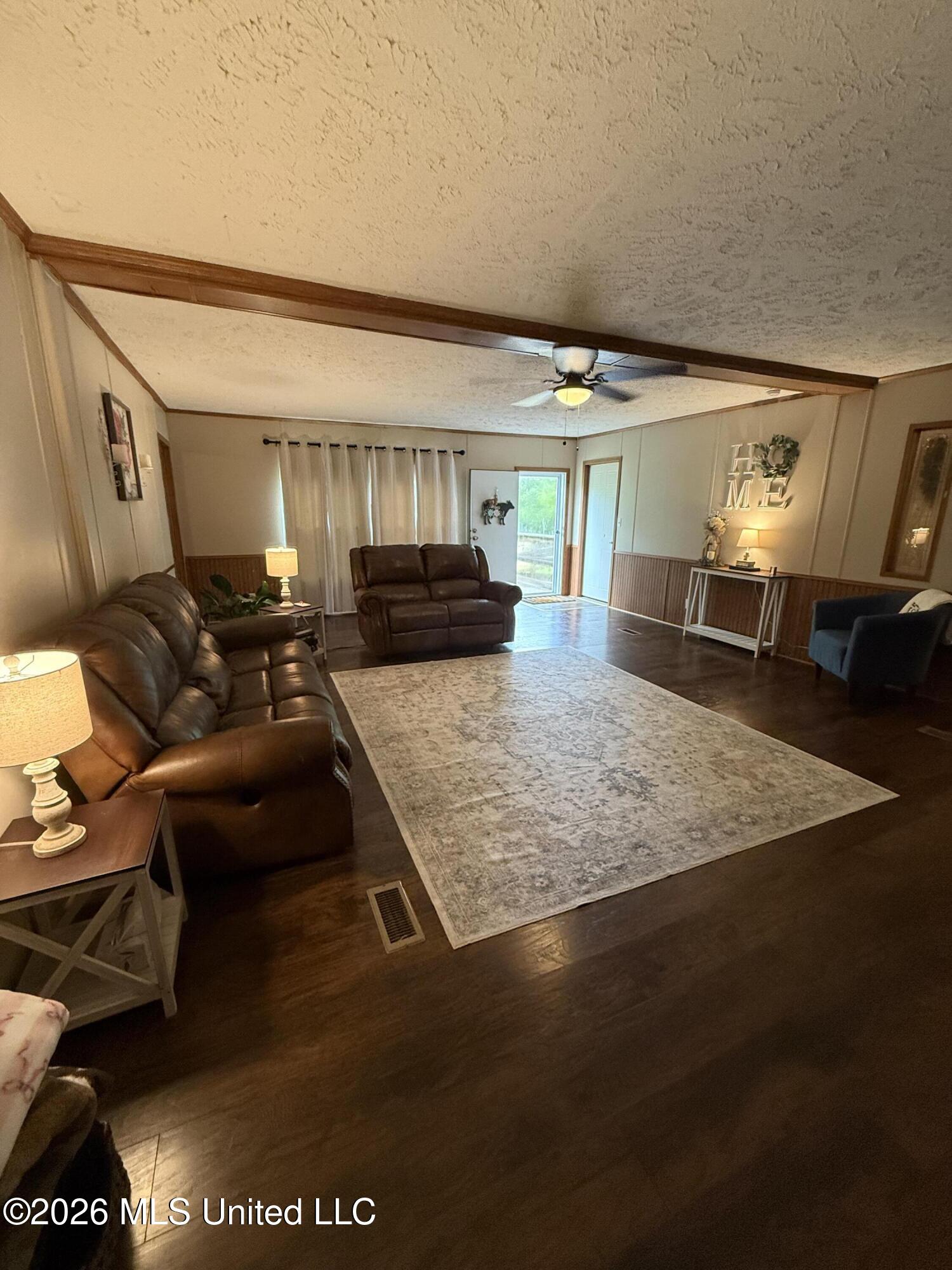 808 W Mchenry Road Property Photo 4