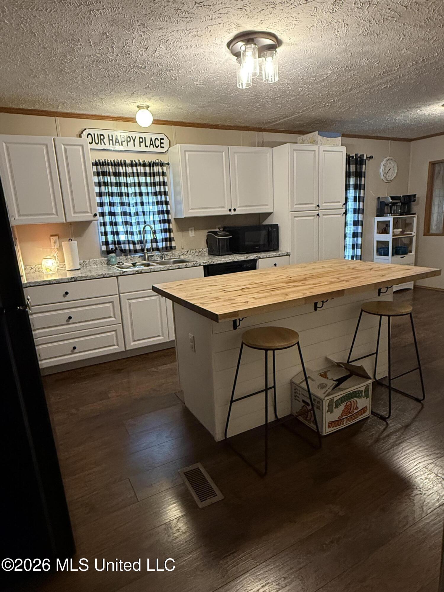 808 W Mchenry Road Property Photo 8