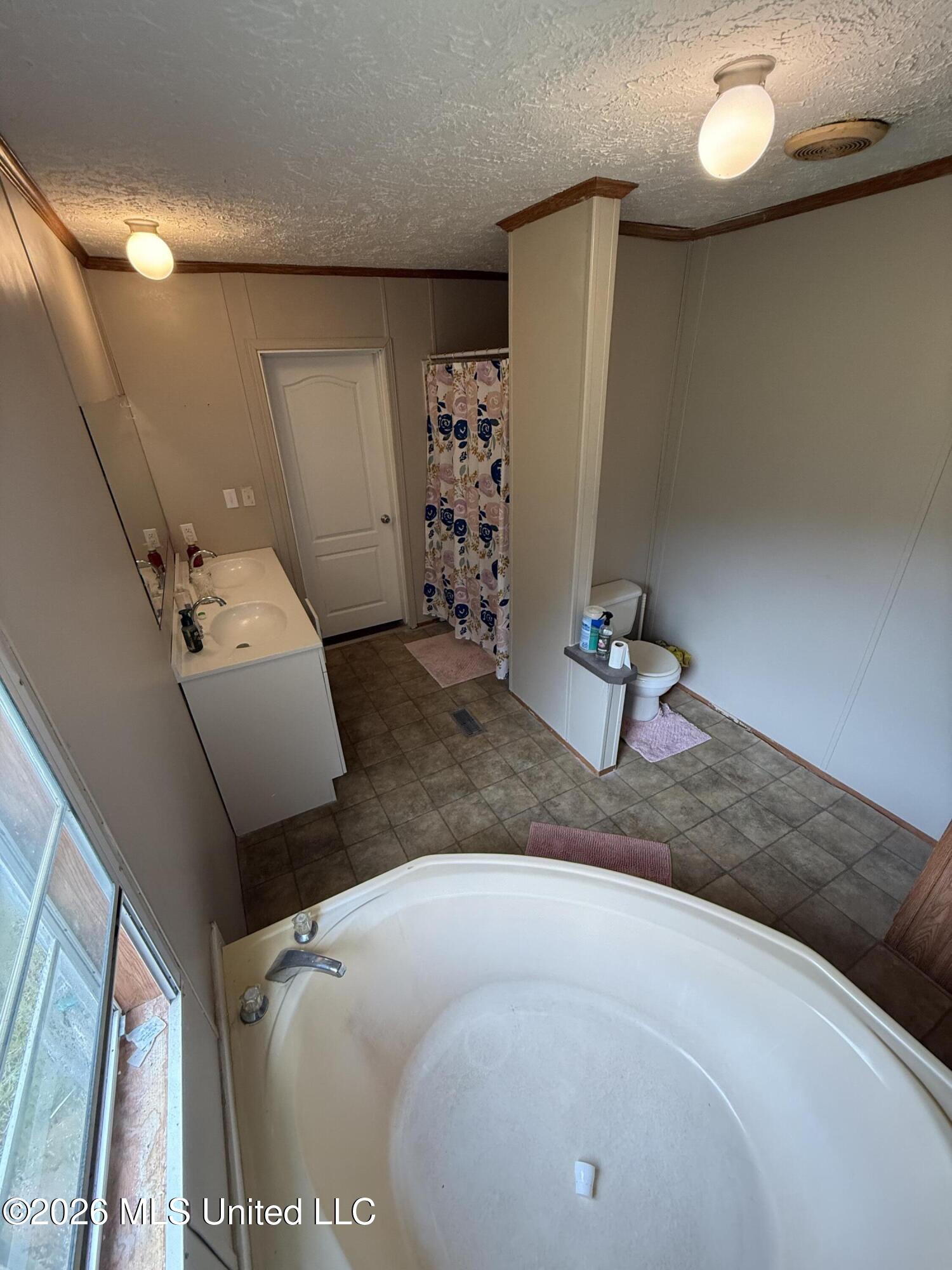 808 W Mchenry Road Property Photo 13
