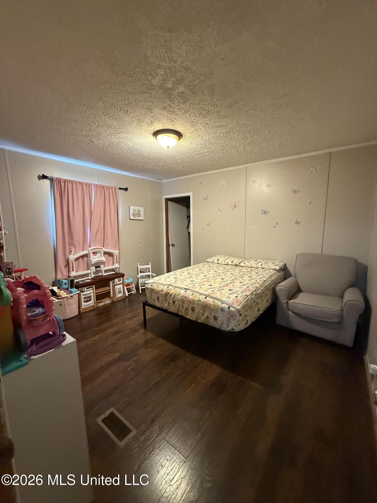808 W Mchenry Road Property Photo 17