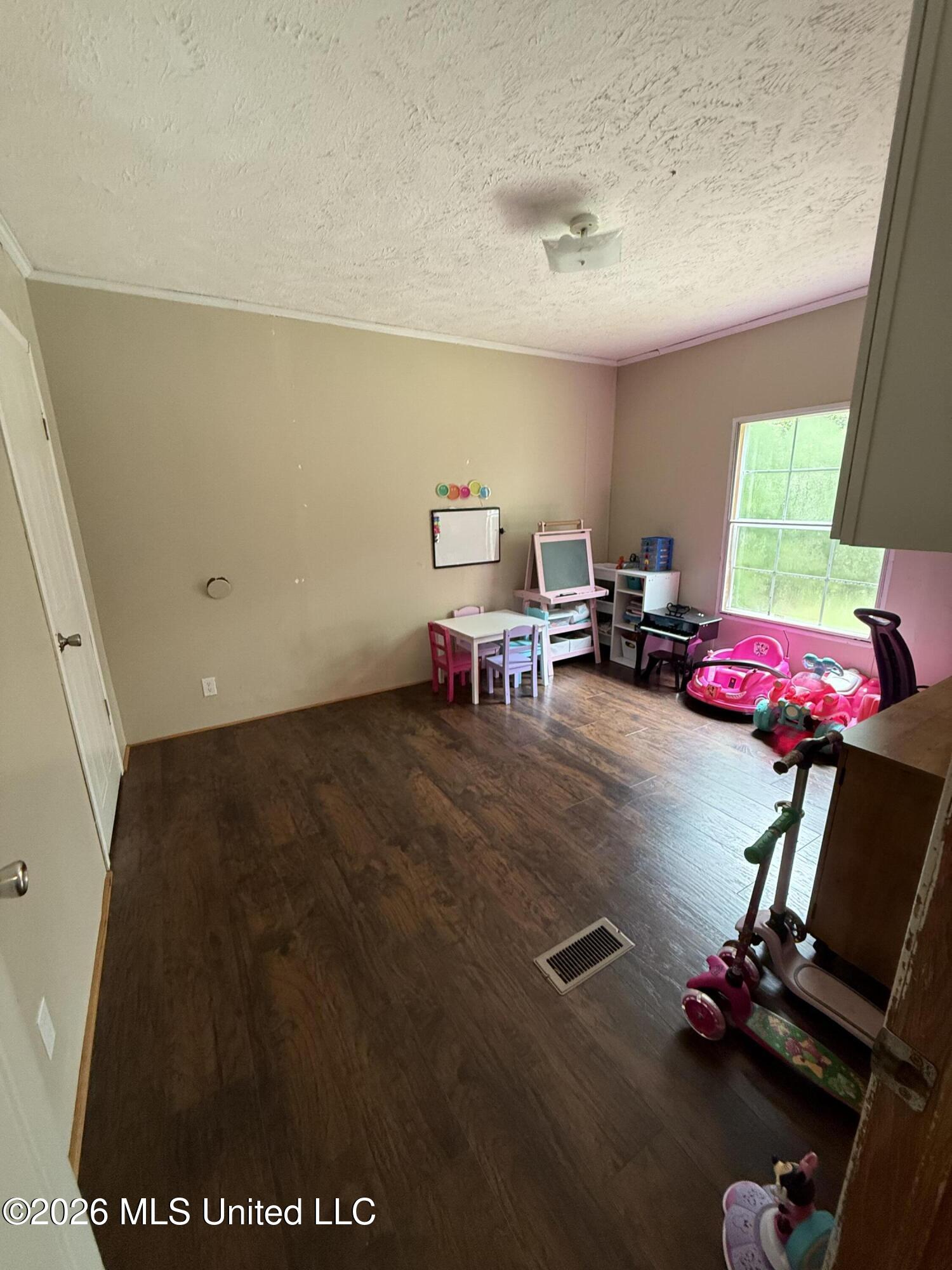 808 W Mchenry Road Property Photo 20