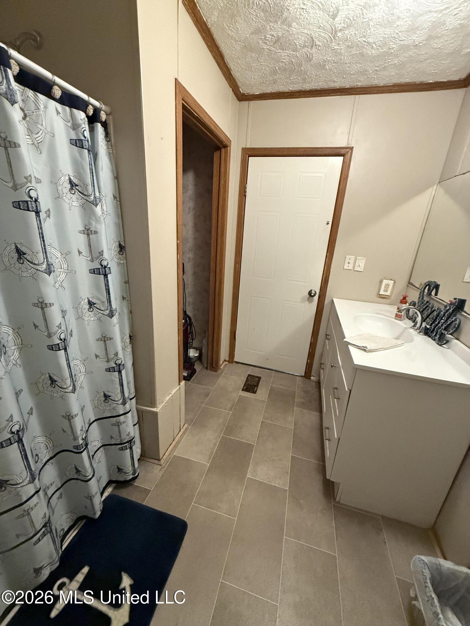 808 W Mchenry Road Property Photo 24