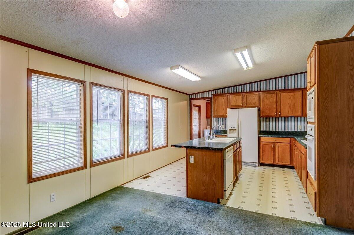 2041 King Road Property Photo 12