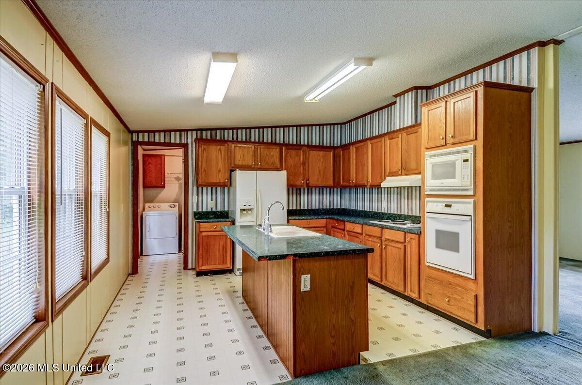 2041 King Road Property Photo 13