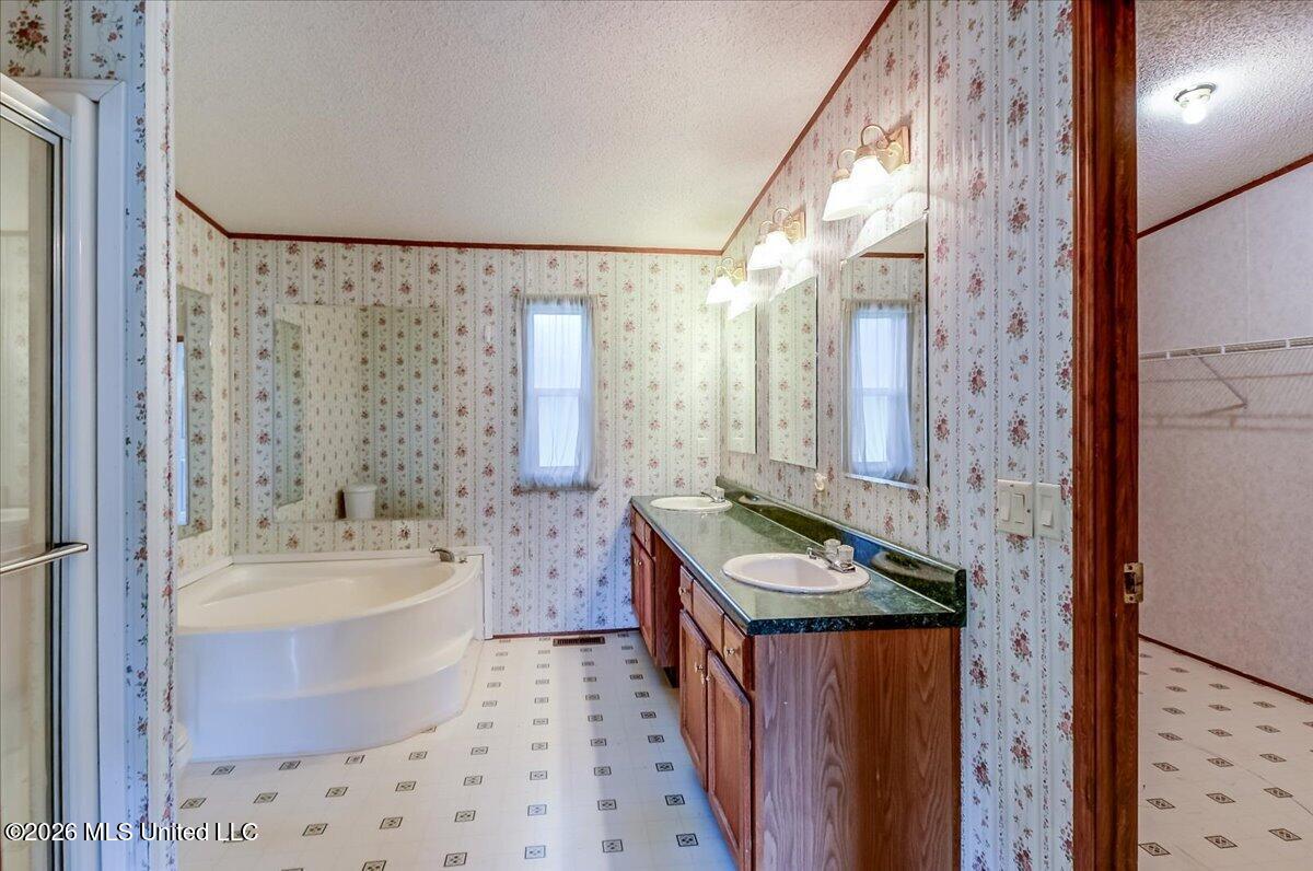 2041 King Road Property Photo 20