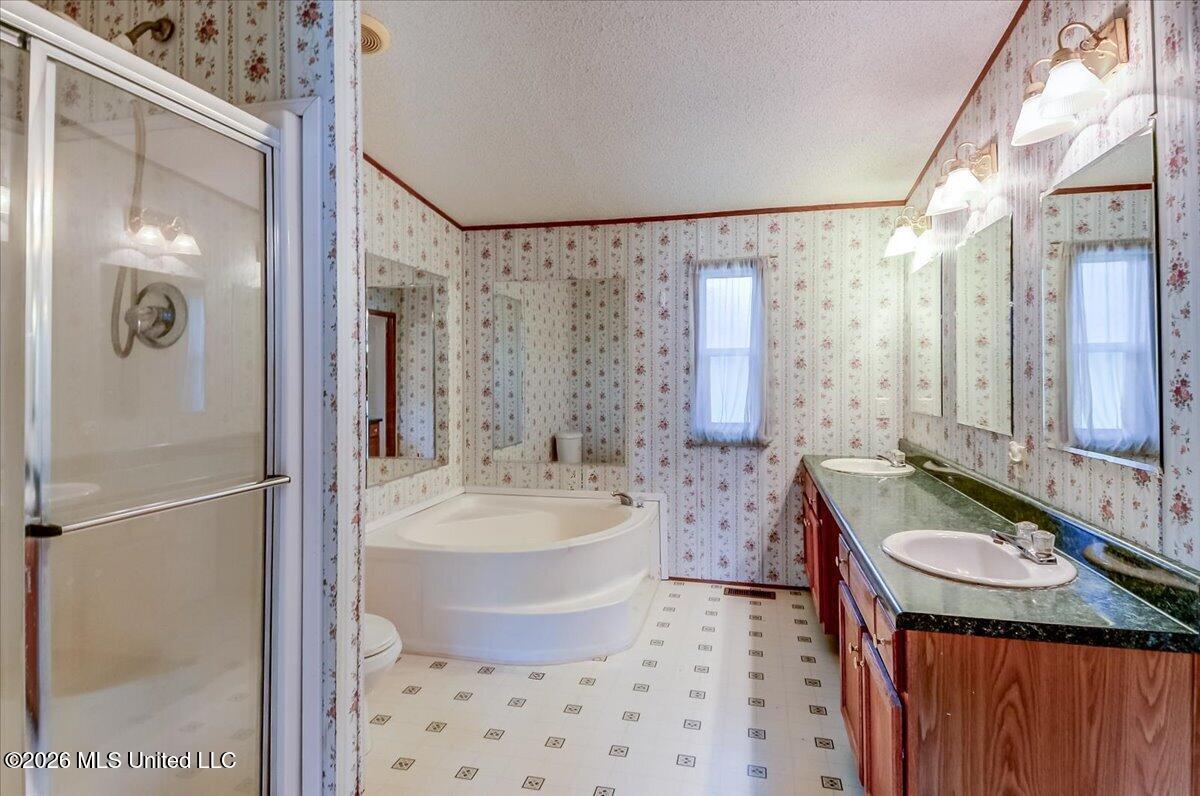 2041 King Road Property Photo 21