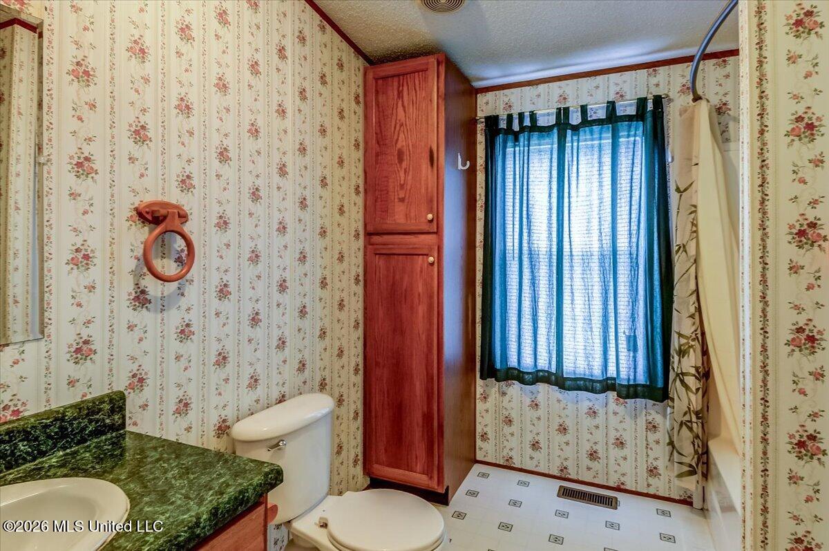 2041 King Road Property Photo 28