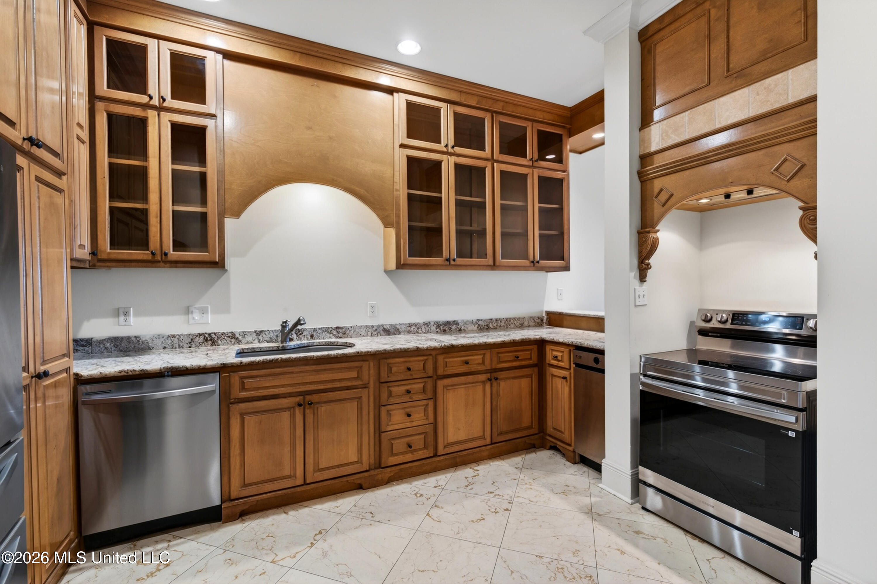 4640 W Beach Boulevard Property Photo 6
