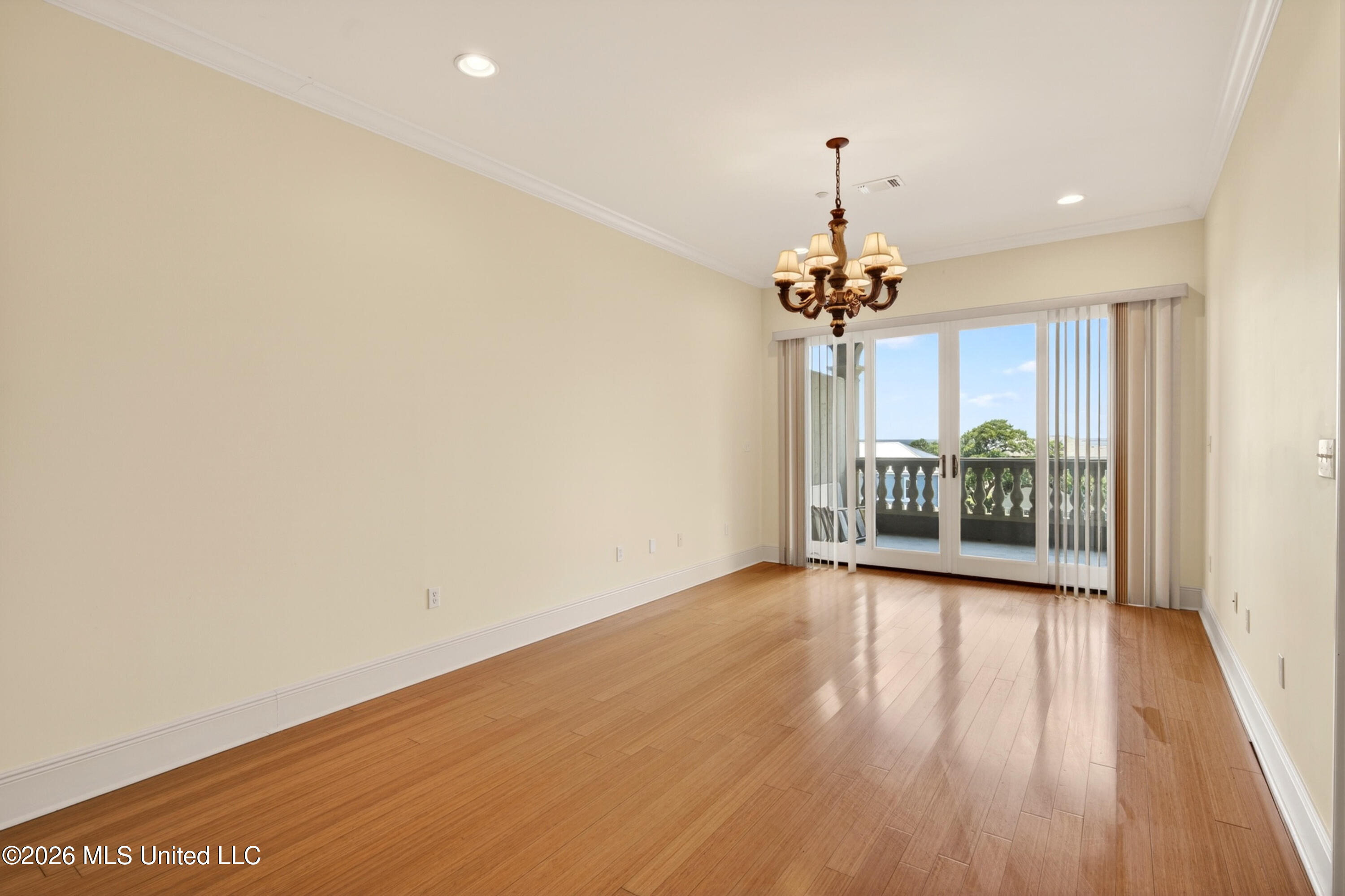 4640 W Beach Boulevard Property Photo 8