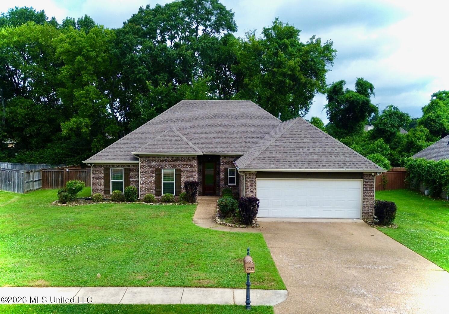 2017 E Ridge Circle Property Photo 1