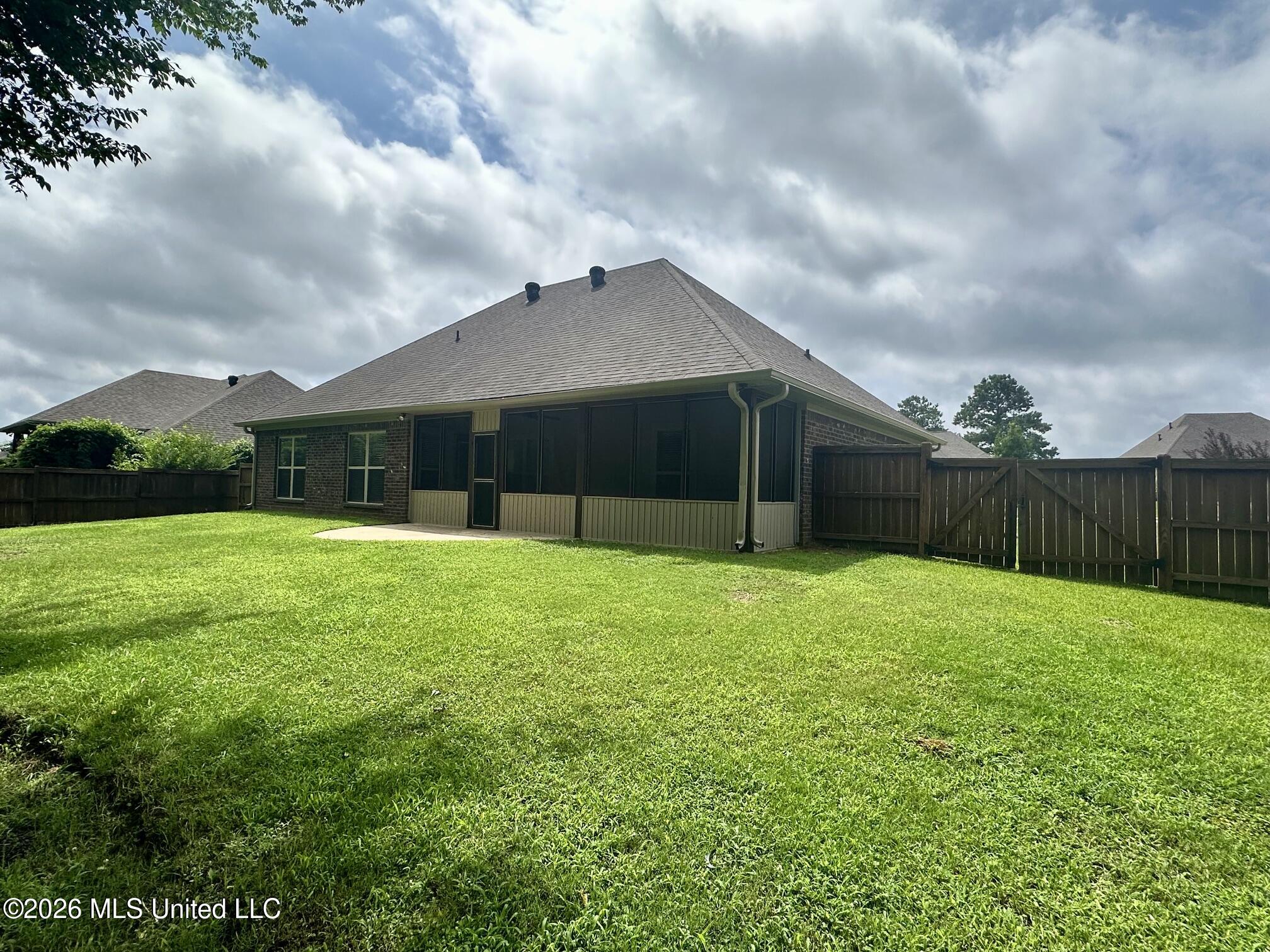 2017 E Ridge Circle Property Photo 2