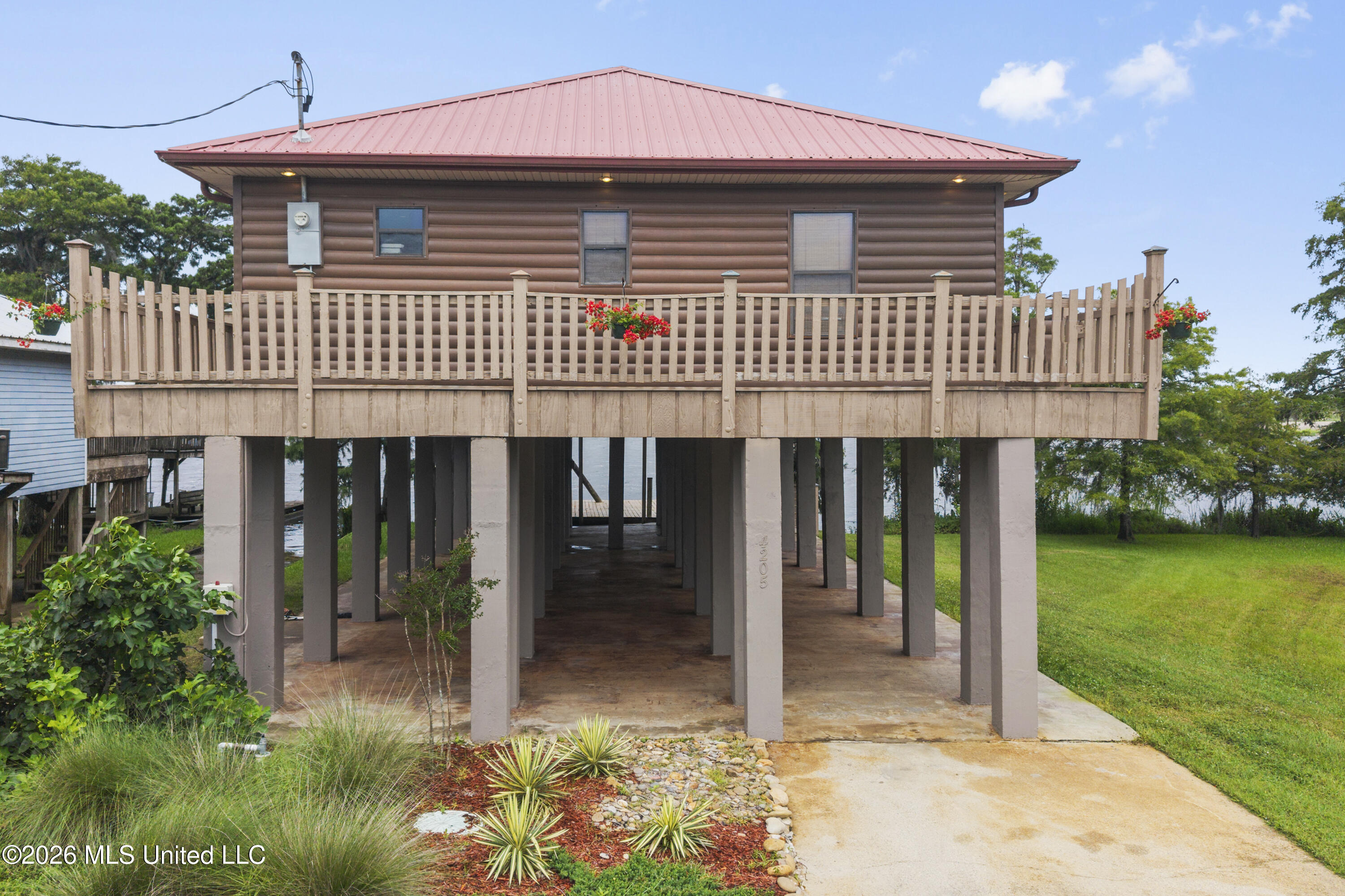 4205 Riverside Drive Property Photo 1