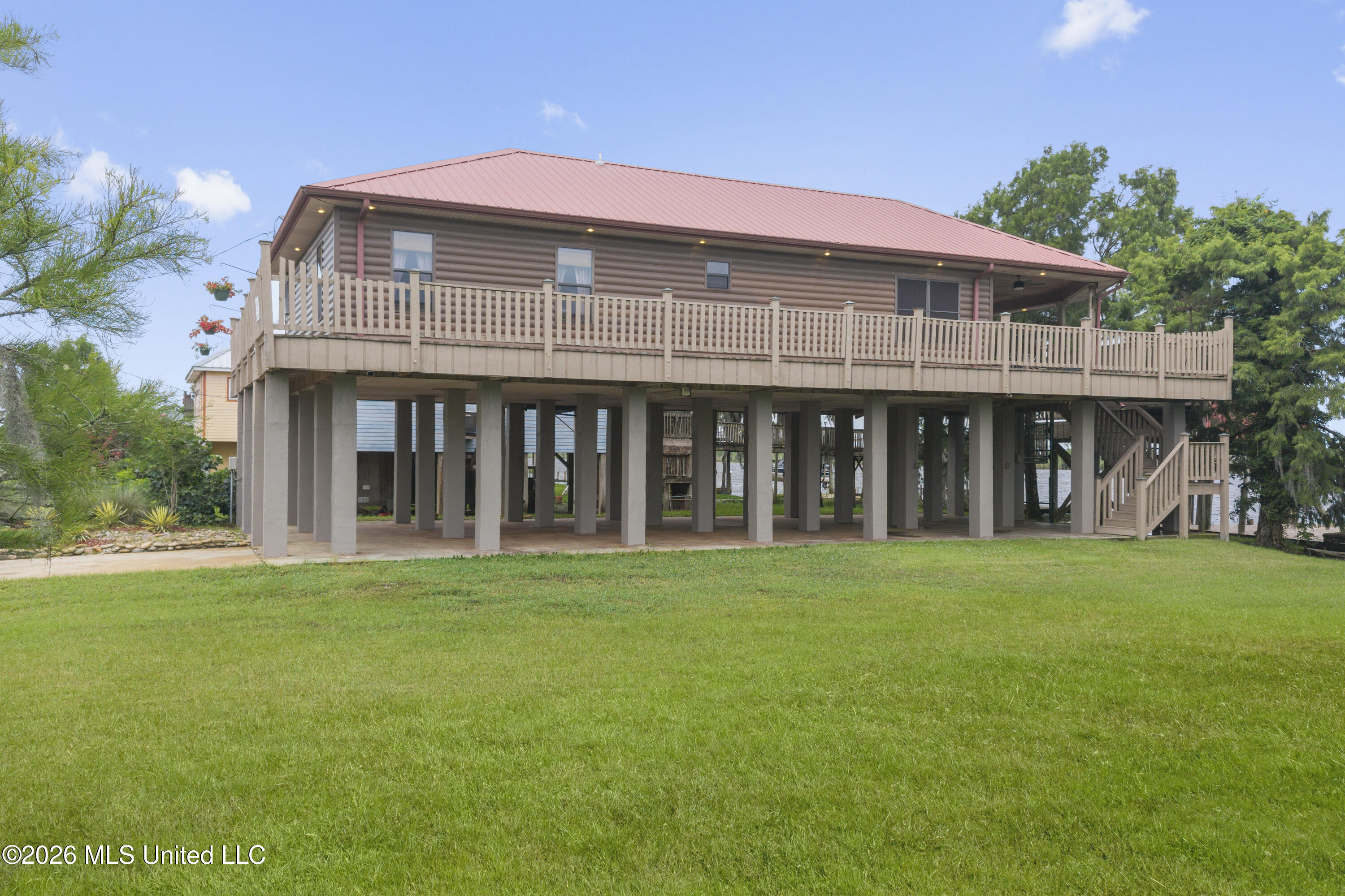 4205 Riverside Drive Property Photo 2
