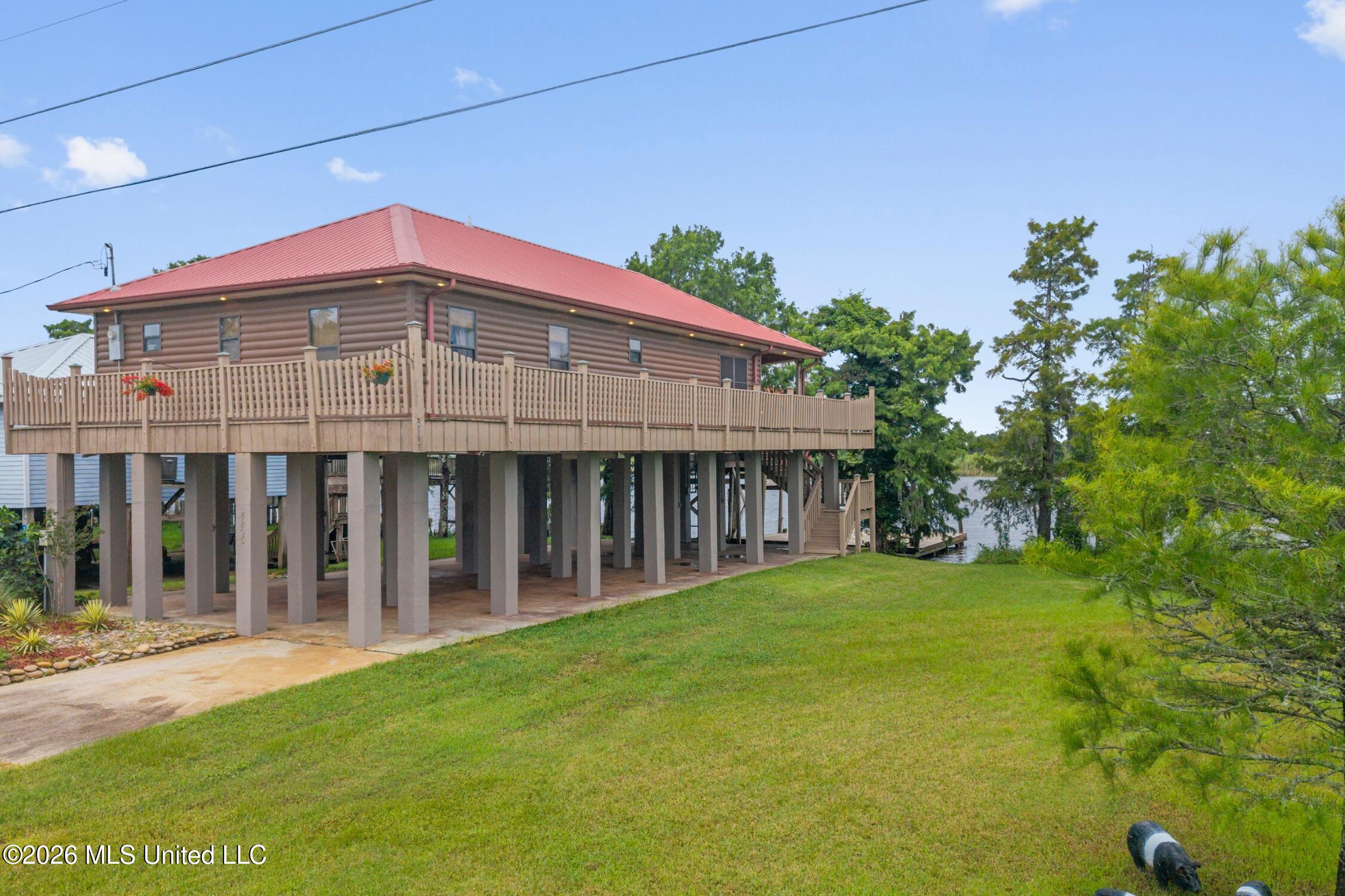 4205 Riverside Drive Property Photo 3