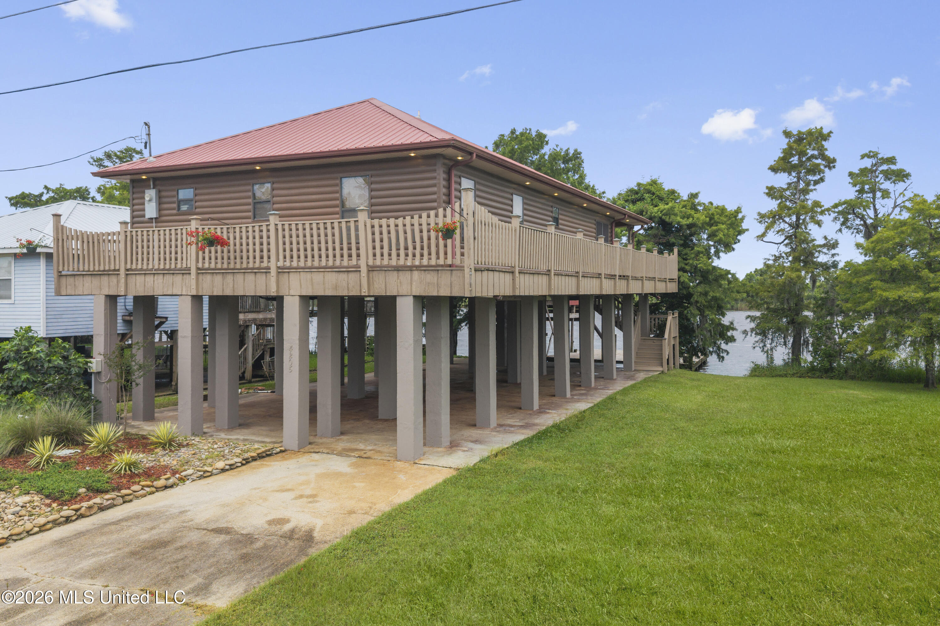 4205 Riverside Drive Property Photo 4