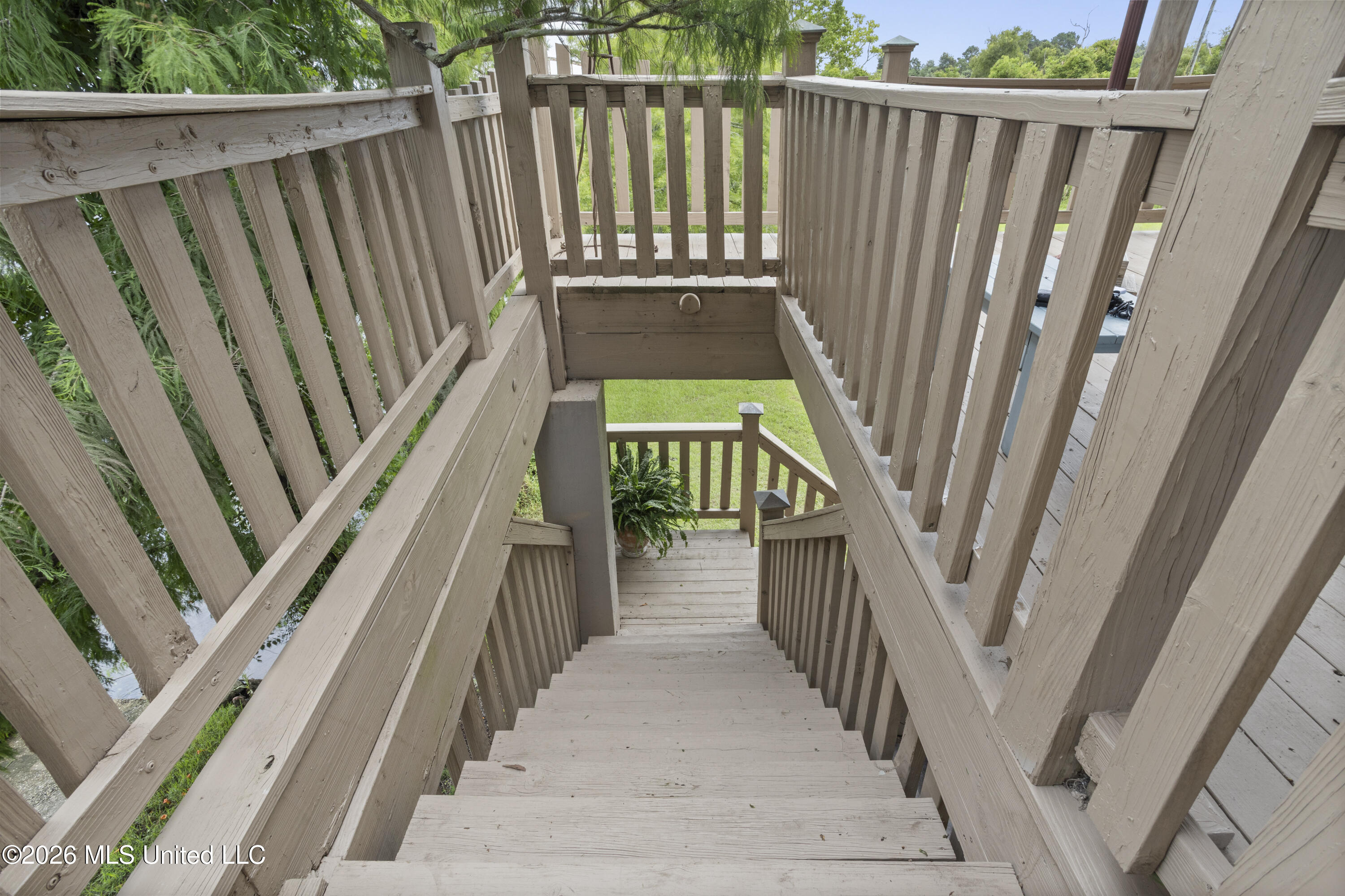 4205 Riverside Drive Property Photo 12