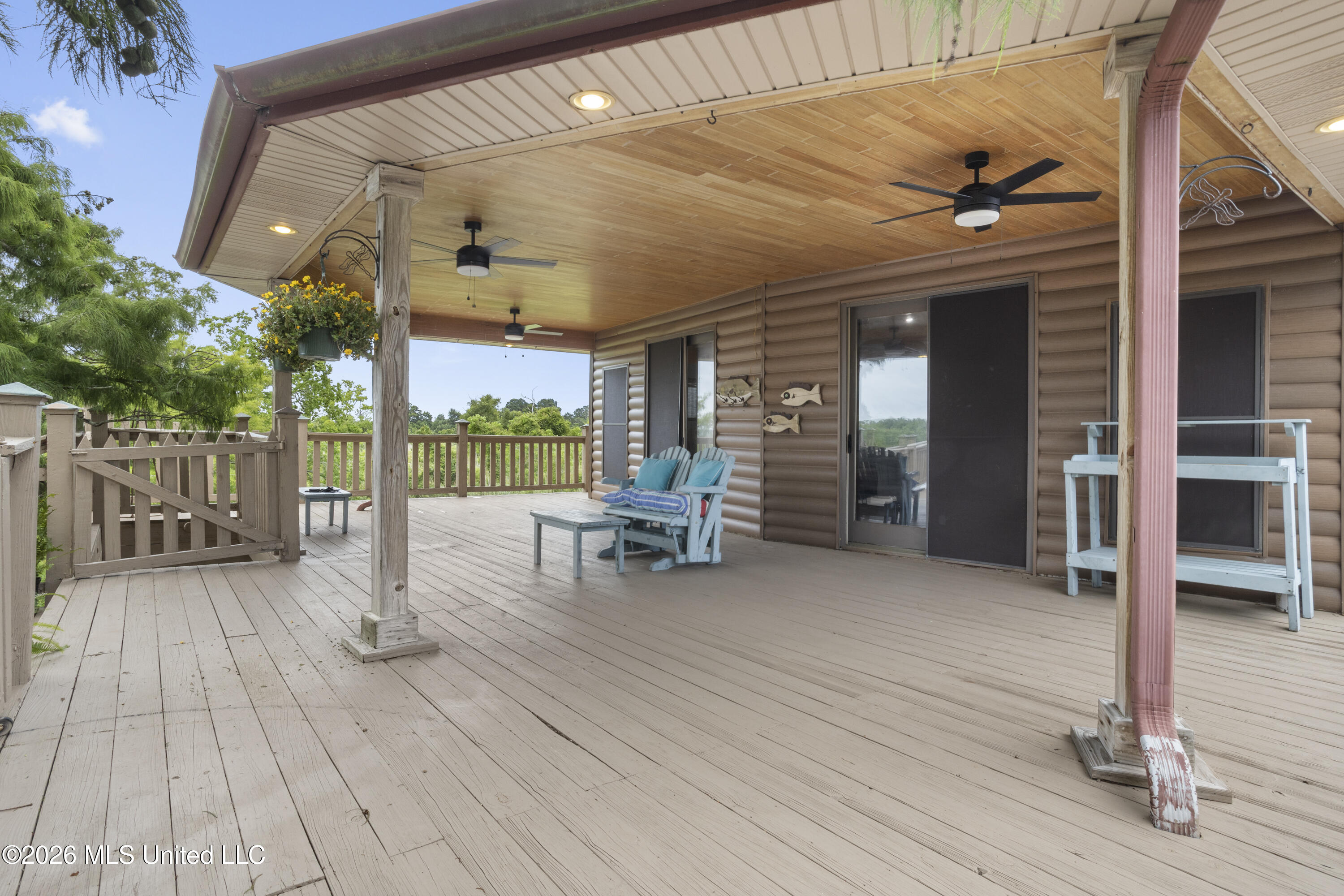 4205 Riverside Drive Property Photo 14