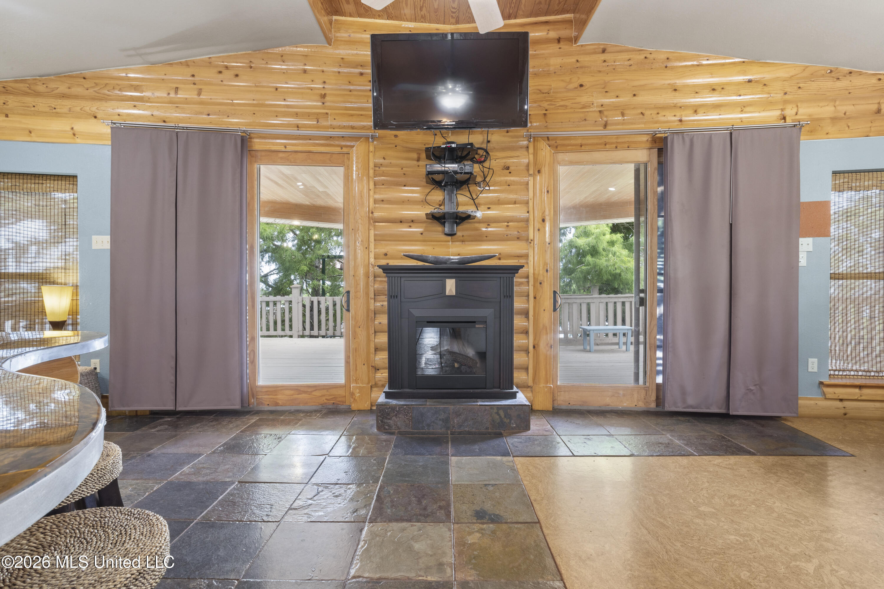 4205 Riverside Drive Property Photo 18