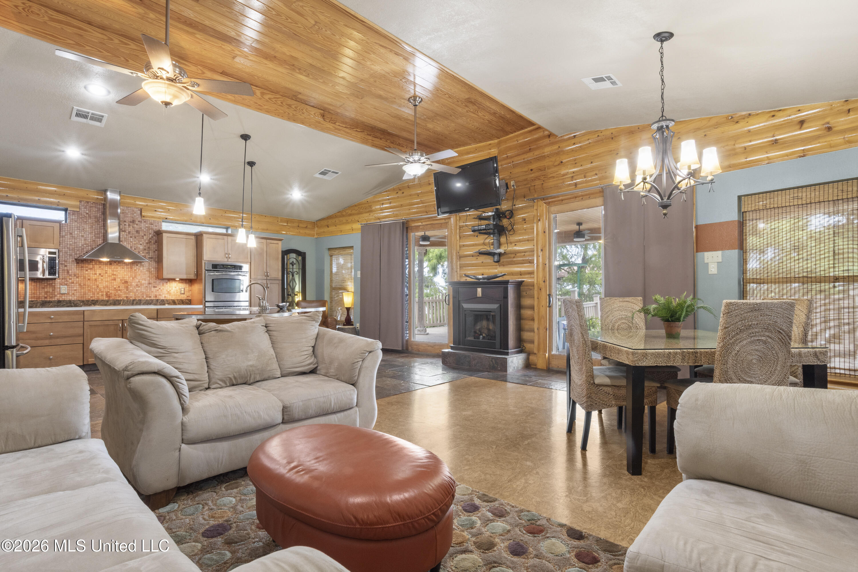 4205 Riverside Drive Property Photo 19