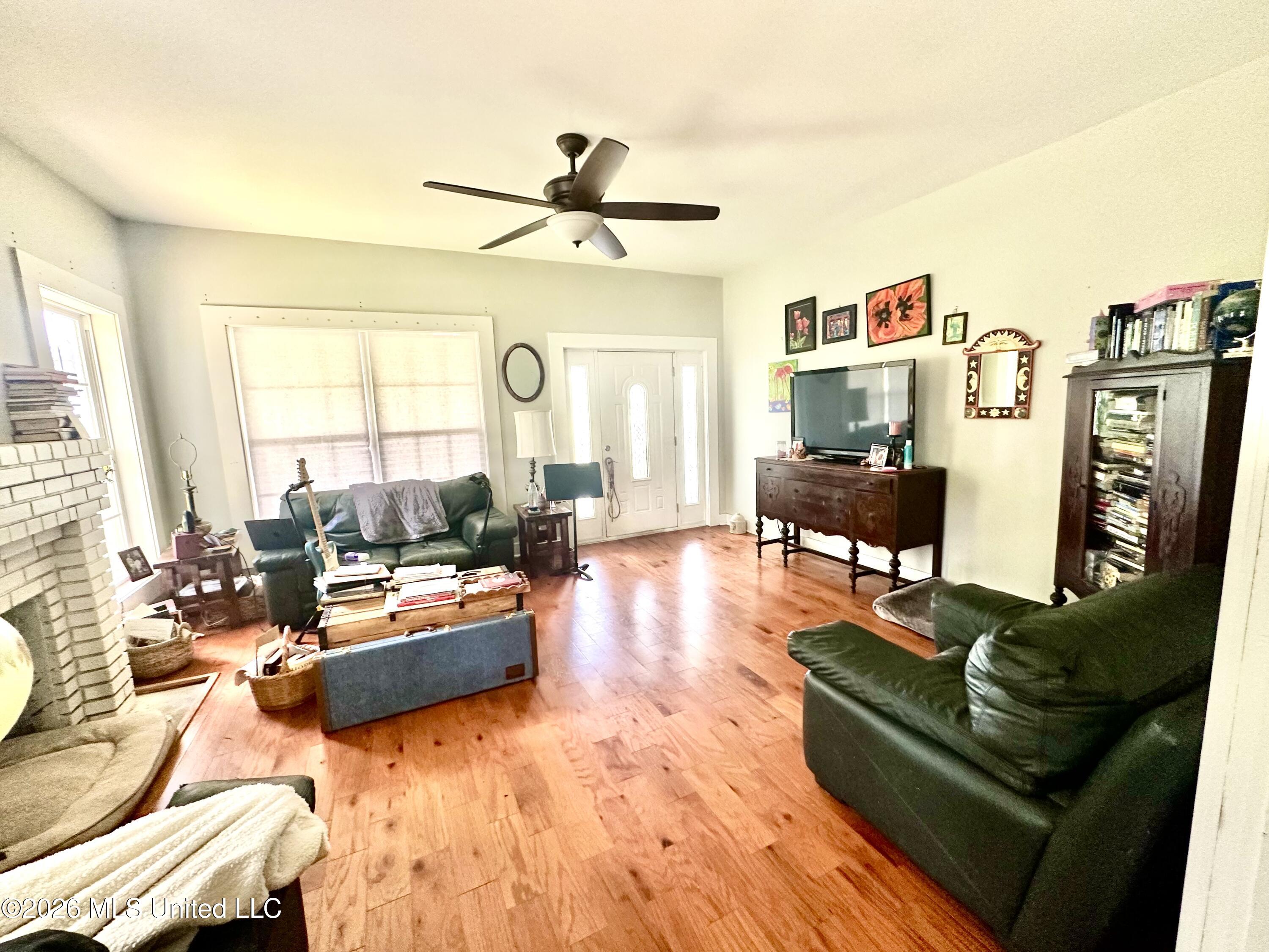 423 Natchez Avenue Property Photo 2