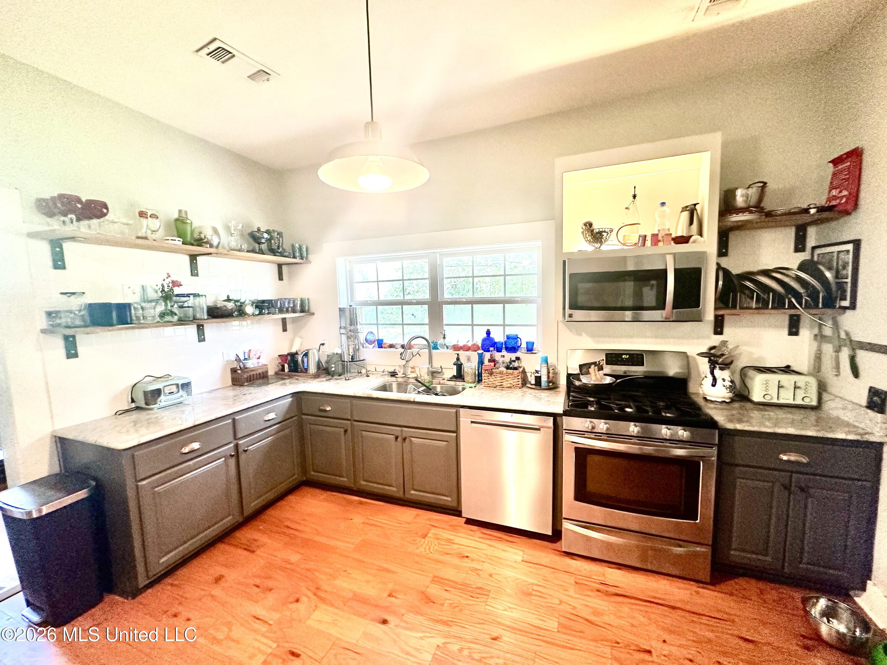 423 Natchez Avenue Property Photo 3