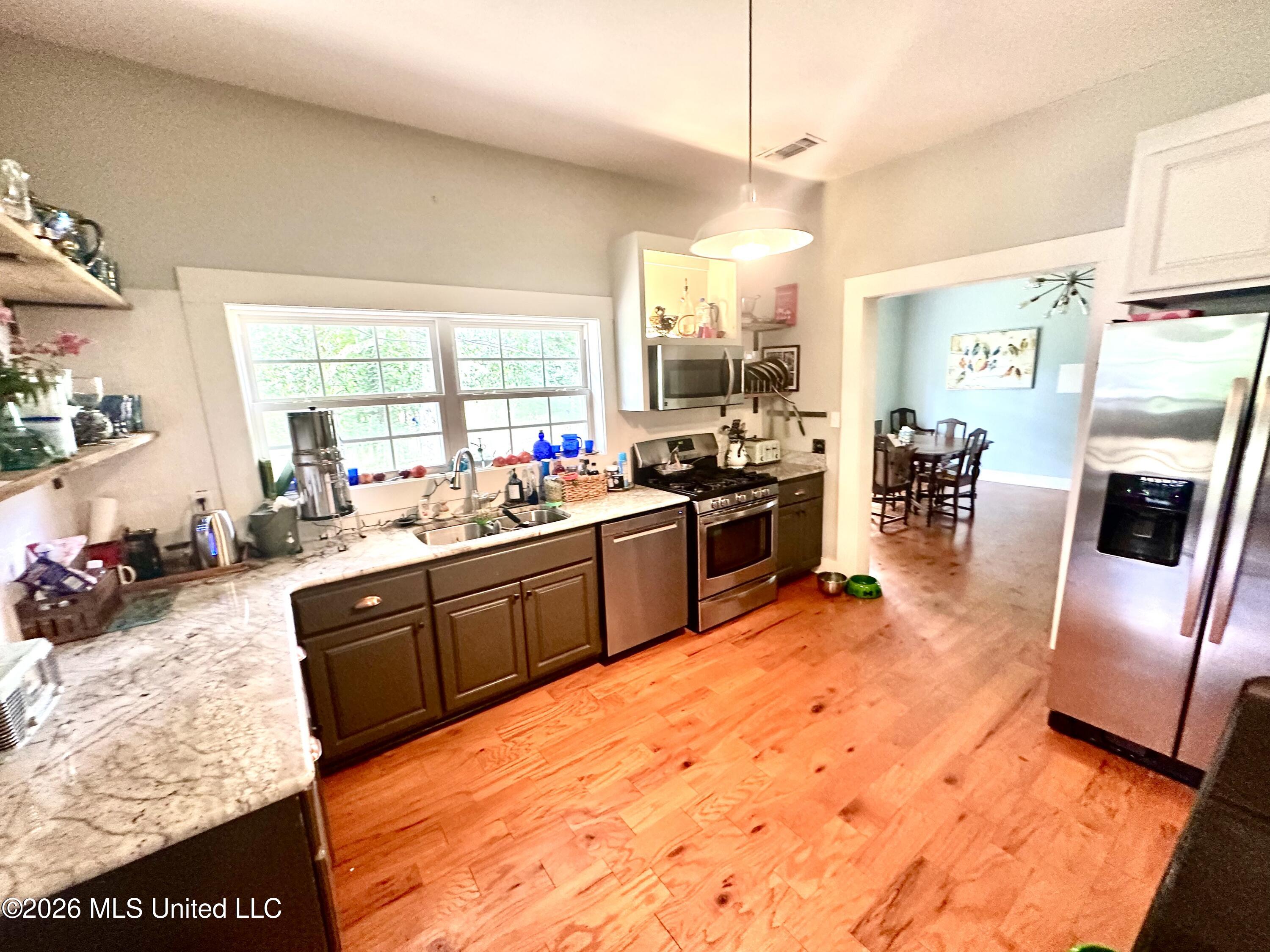 423 Natchez Avenue Property Photo 4
