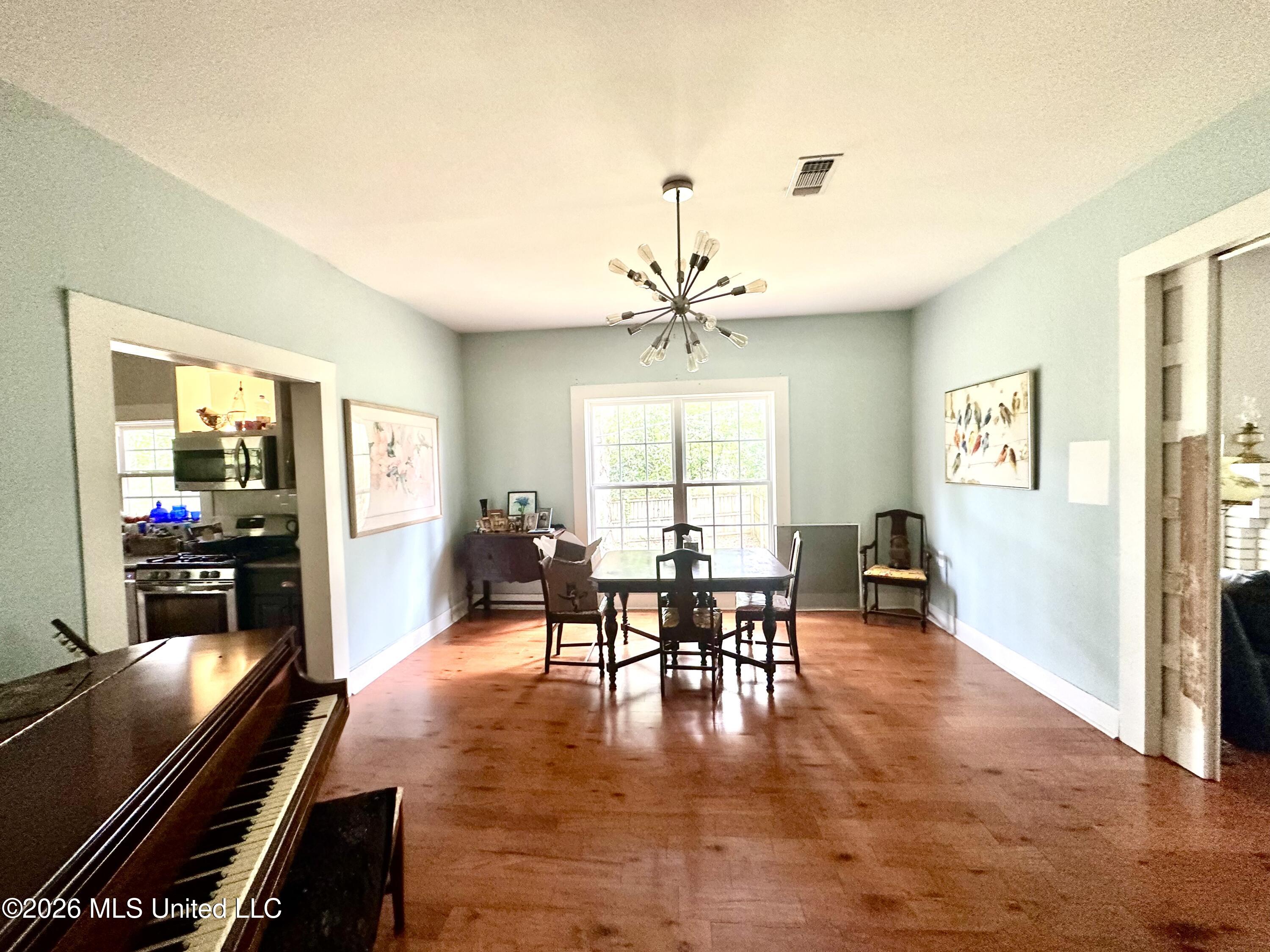 423 Natchez Avenue Property Photo 5