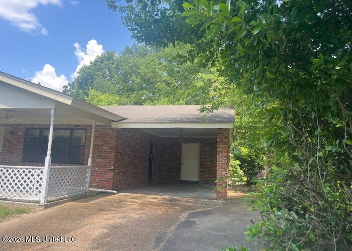 405 Springdale Drive Property Photo 2