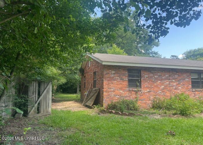 405 Springdale Drive Property Photo 5