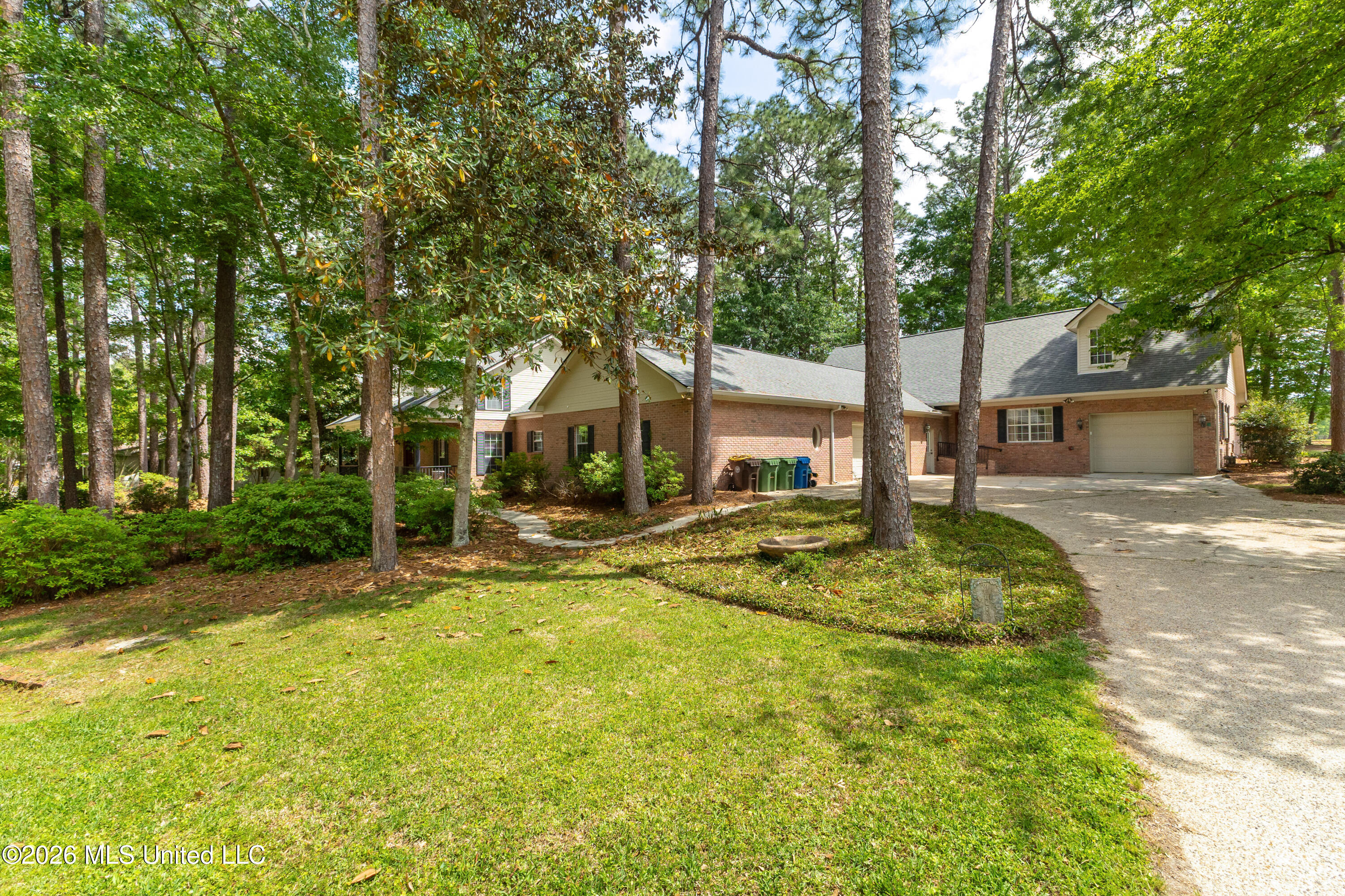 87 Fairlake Drive Property Photo 1