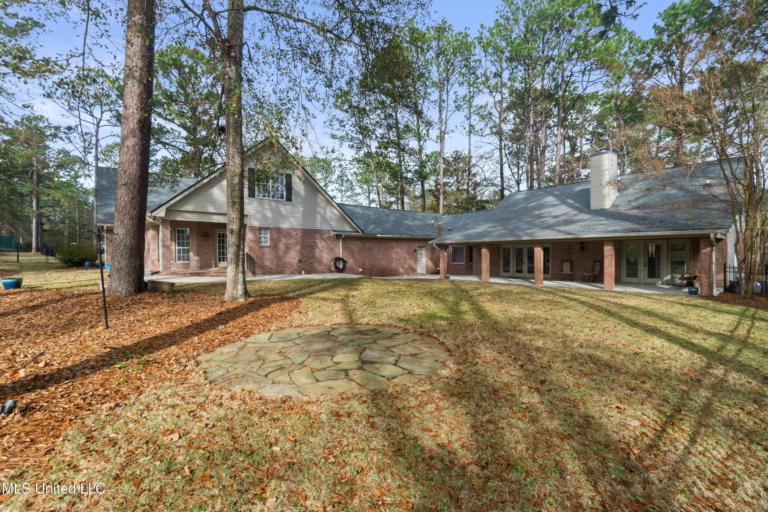 87 Fairlake Drive Property Photo 6