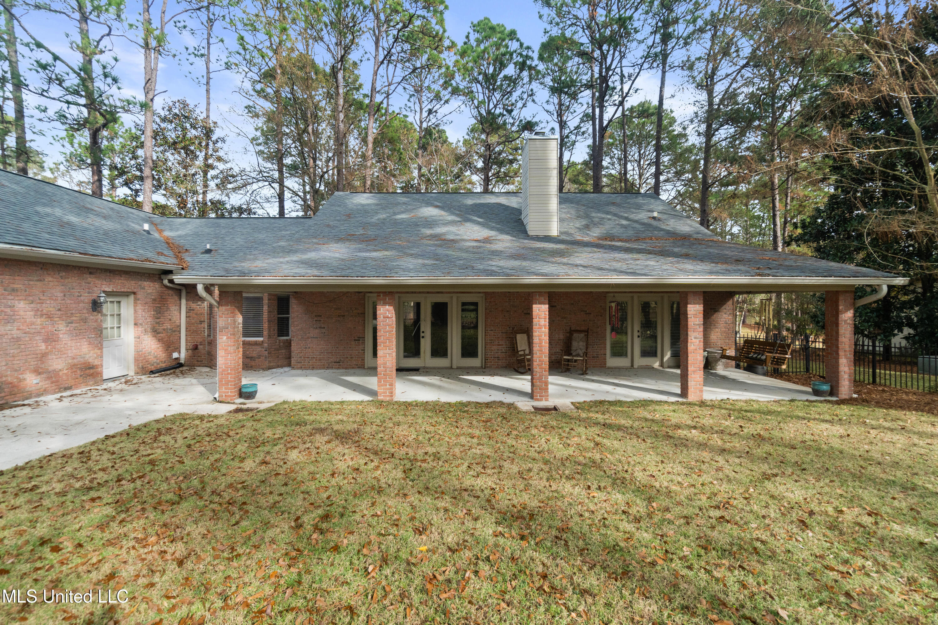 87 Fairlake Drive Property Photo 7