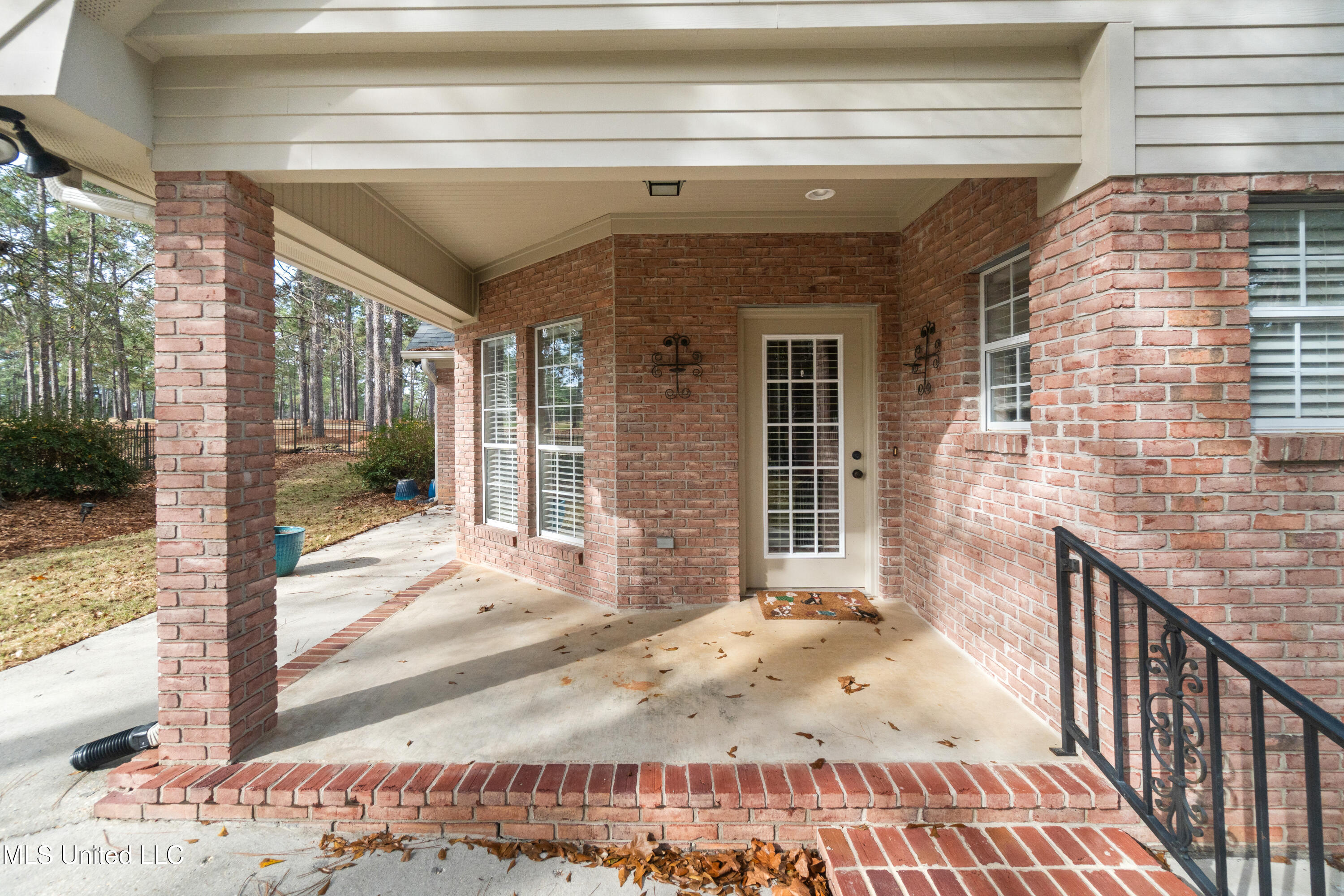 87 Fairlake Drive Property Photo 8