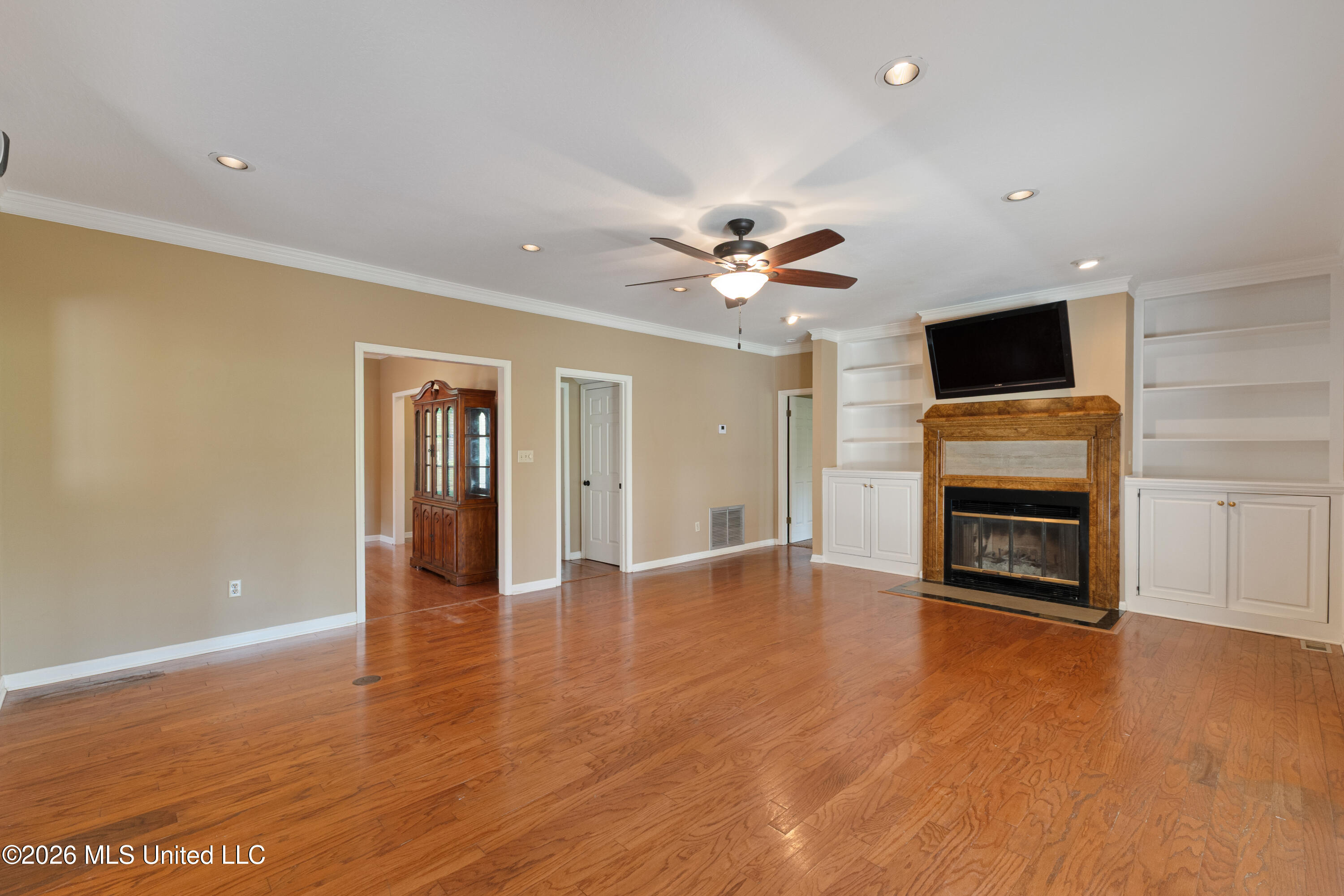 87 Fairlake Drive Property Photo 13