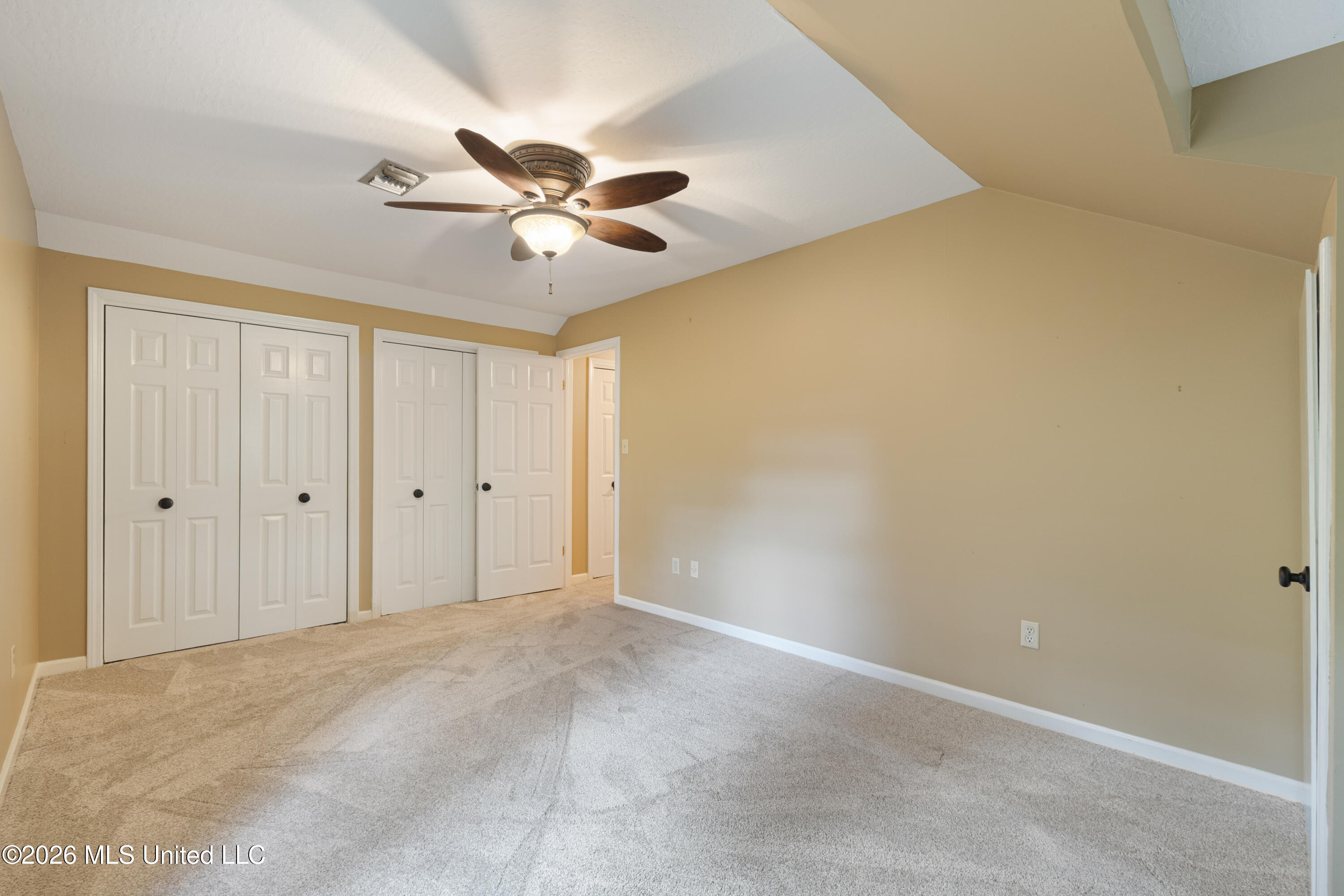 87 Fairlake Drive Property Photo 33