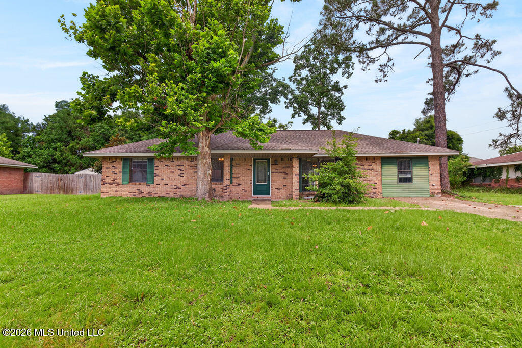 305 Joyce Avenue Property Photo 2