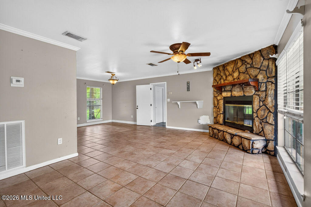 305 Joyce Avenue Property Photo 6