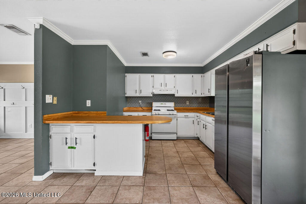 305 Joyce Avenue Property Photo 9