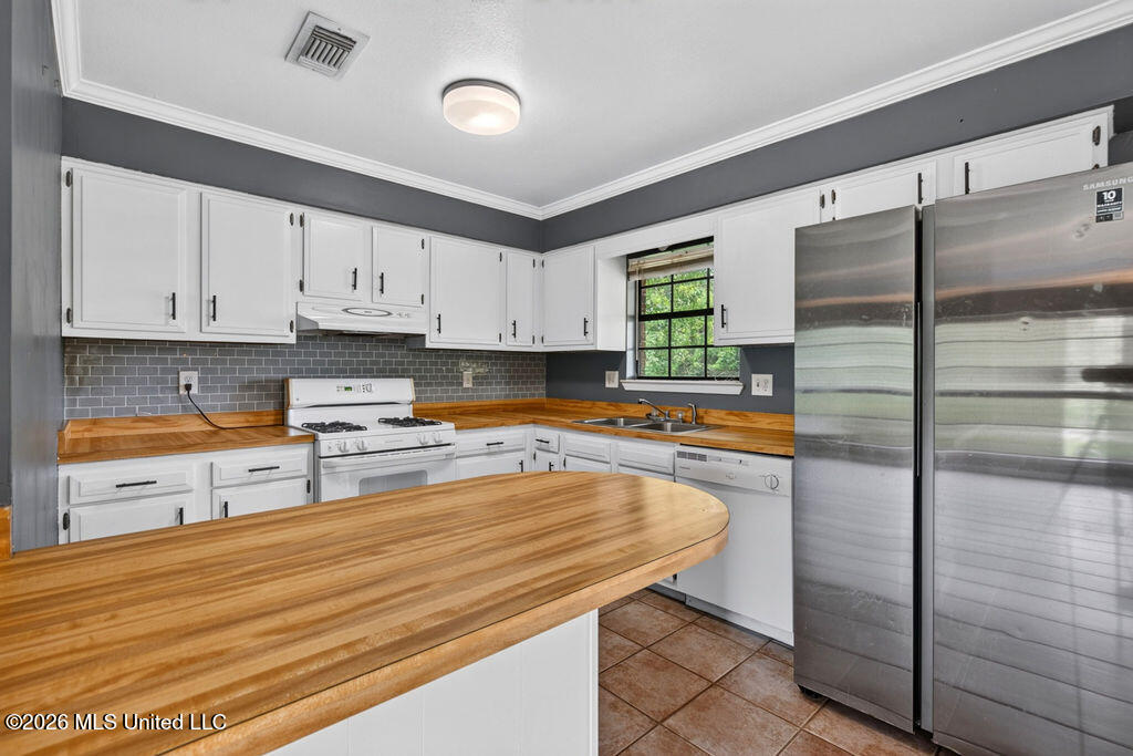 305 Joyce Avenue Property Photo 10