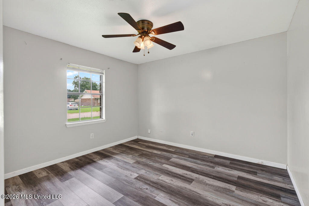305 Joyce Avenue Property Photo 18