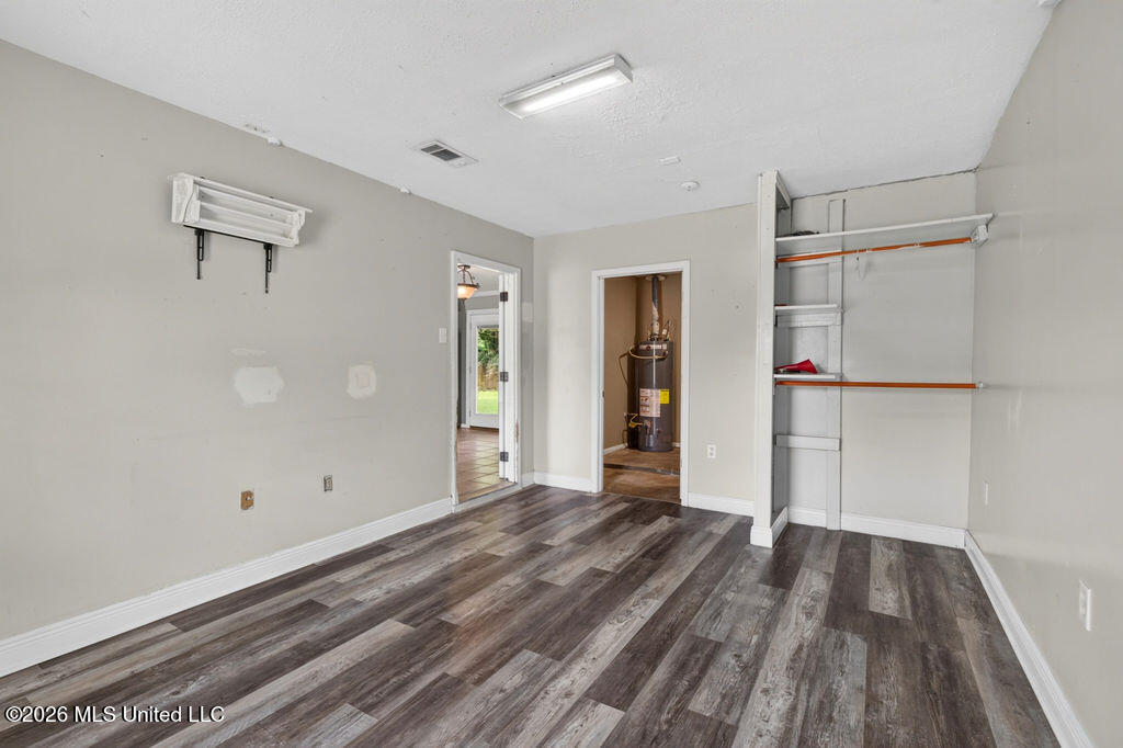 305 Joyce Avenue Property Photo 23