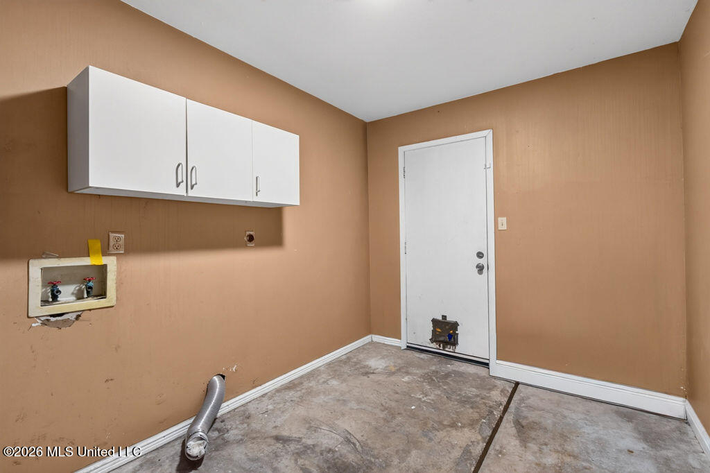 305 Joyce Avenue Property Photo 24