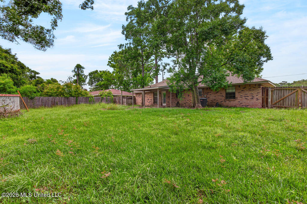 305 Joyce Avenue Property Photo 28