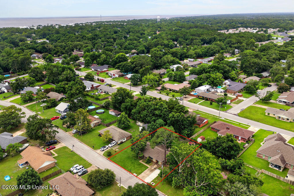 305 Joyce Avenue Property Photo 31