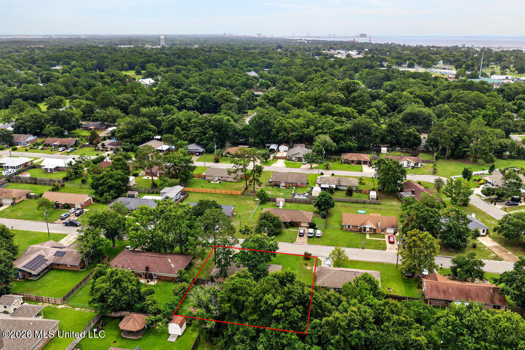 305 Joyce Avenue Property Photo 33
