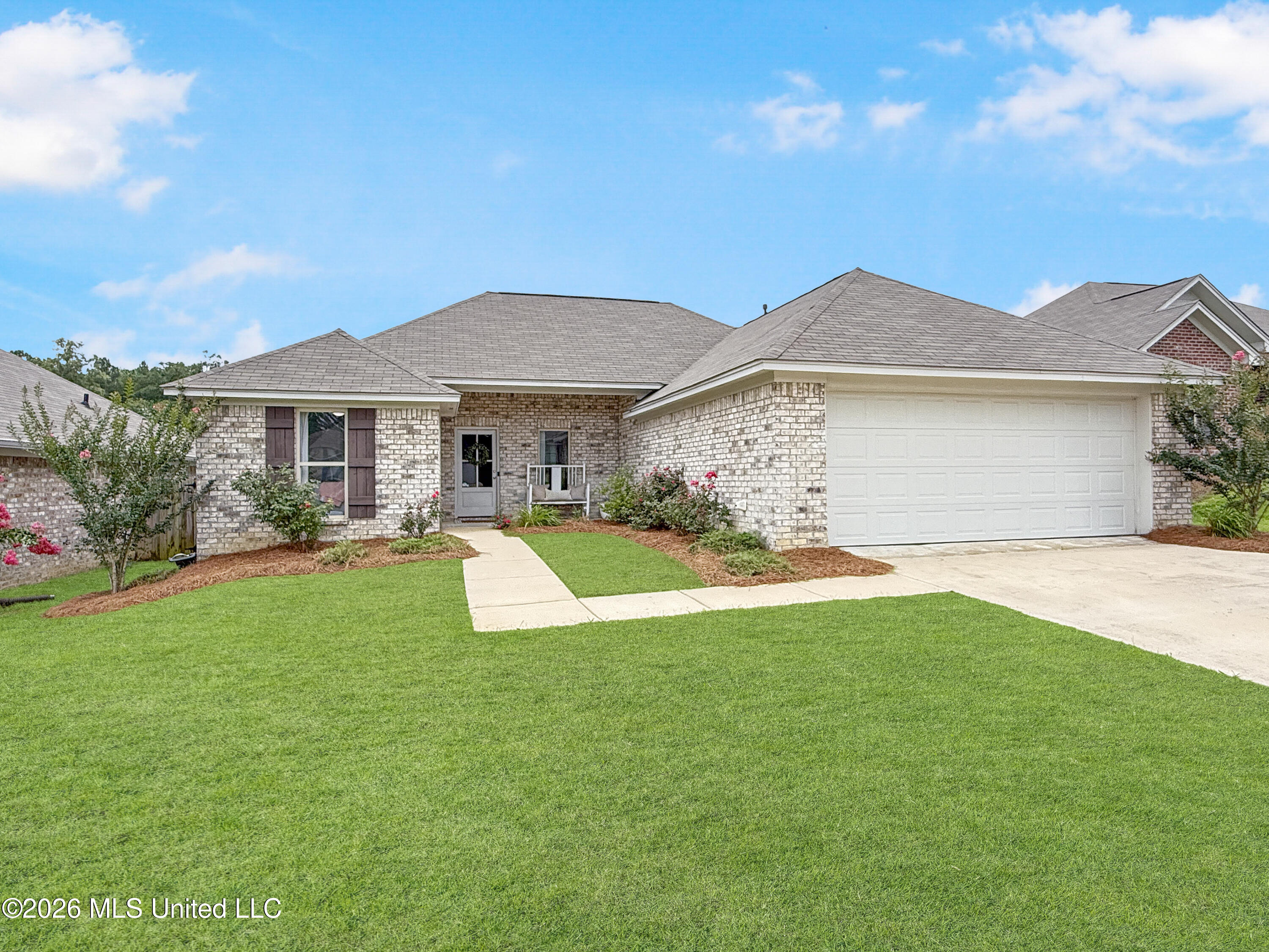 708 Silver Bend Property Photo 2